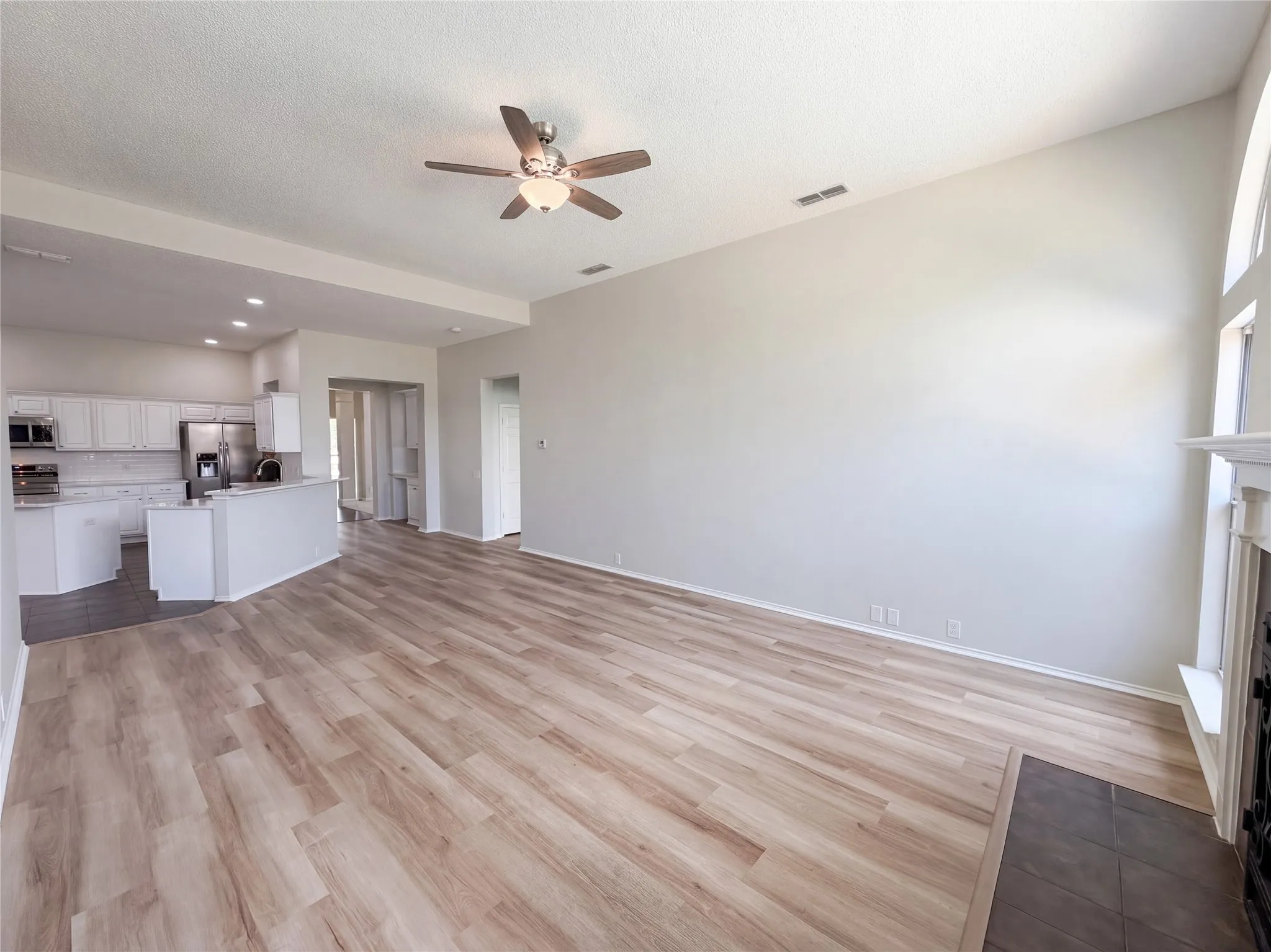 Single Family Residence For Sale in Tarrant County , 401 Pin Oak Trail, Keller, Texas 76248, 4 Bedroom, 2 Bathroom, 2 Garage spaces, 2,512 Sqft, built in 1996, mls#21407957, Real Estate Agent in Keller, Homes For Sale in Tarrant county, Homes For Sale in Keller, Realtor in Keller Texas, Real Estate Brokerage Independent Realty Texas, Luminita Cordes Realtor