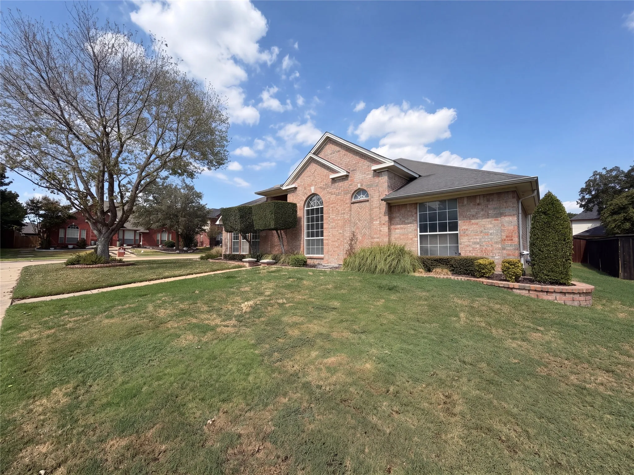 Single Family Residence For Sale in Tarrant County , 401 Pin Oak Trail, Keller, Texas 76248, 4 Bedroom, 2 Bathroom, 2 Garage spaces, 2,512 Sqft, built in 1996, mls#21407957, Real Estate Agent in Keller, Homes For Sale in Tarrant county, Homes For Sale in Keller, Realtor in Keller Texas, Real Estate Brokerage Independent Realty Texas, Luminita Cordes Realtor