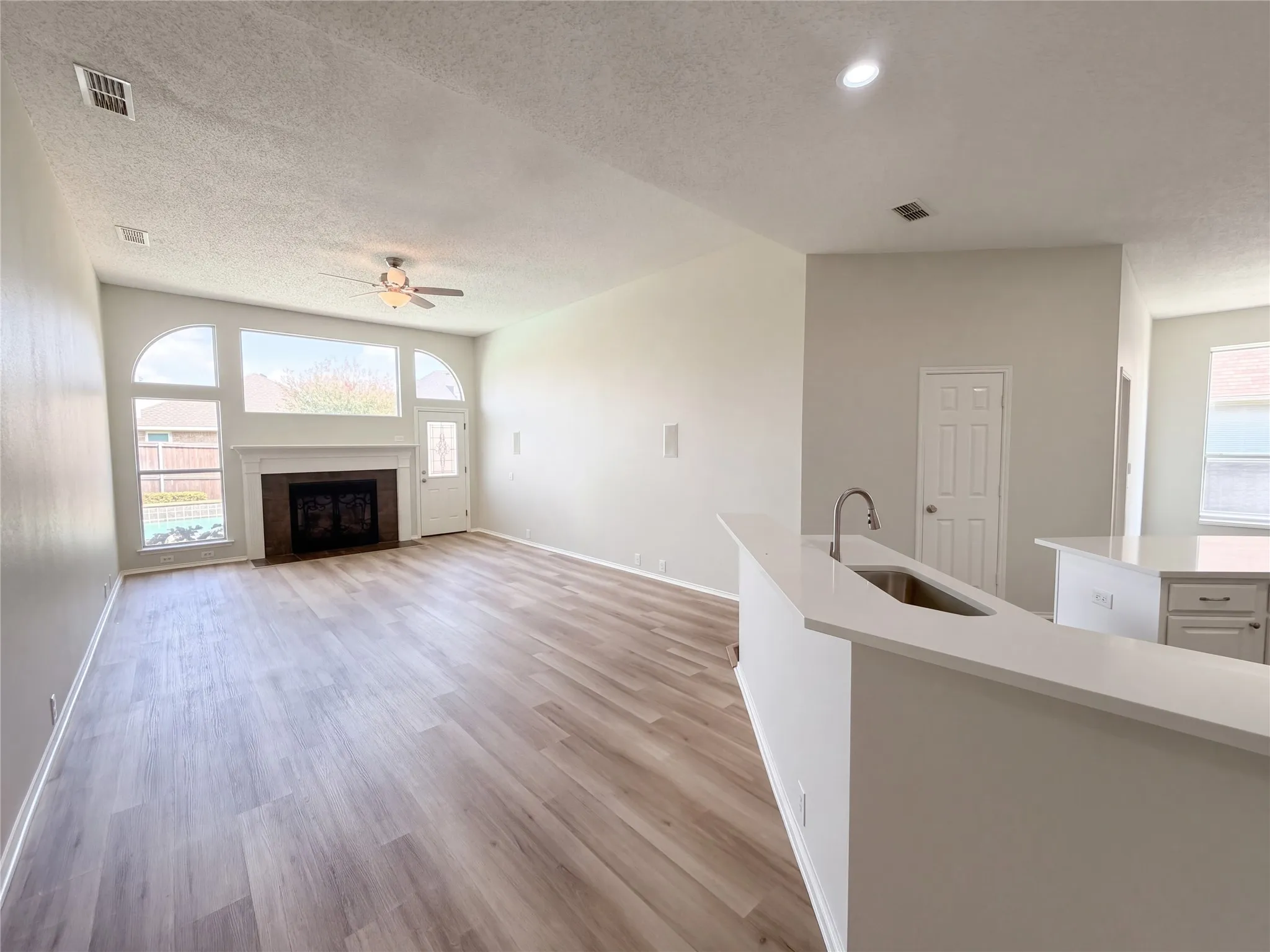 Single Family Residence For Sale in Tarrant County , 401 Pin Oak Trail, Keller, Texas 76248, 4 Bedroom, 2 Bathroom, 2 Garage spaces, 2,512 Sqft, built in 1996, mls#21407957, Real Estate Agent in Keller, Homes For Sale in Tarrant county, Homes For Sale in Keller, Realtor in Keller Texas, Real Estate Brokerage Independent Realty Texas, Luminita Cordes Realtor