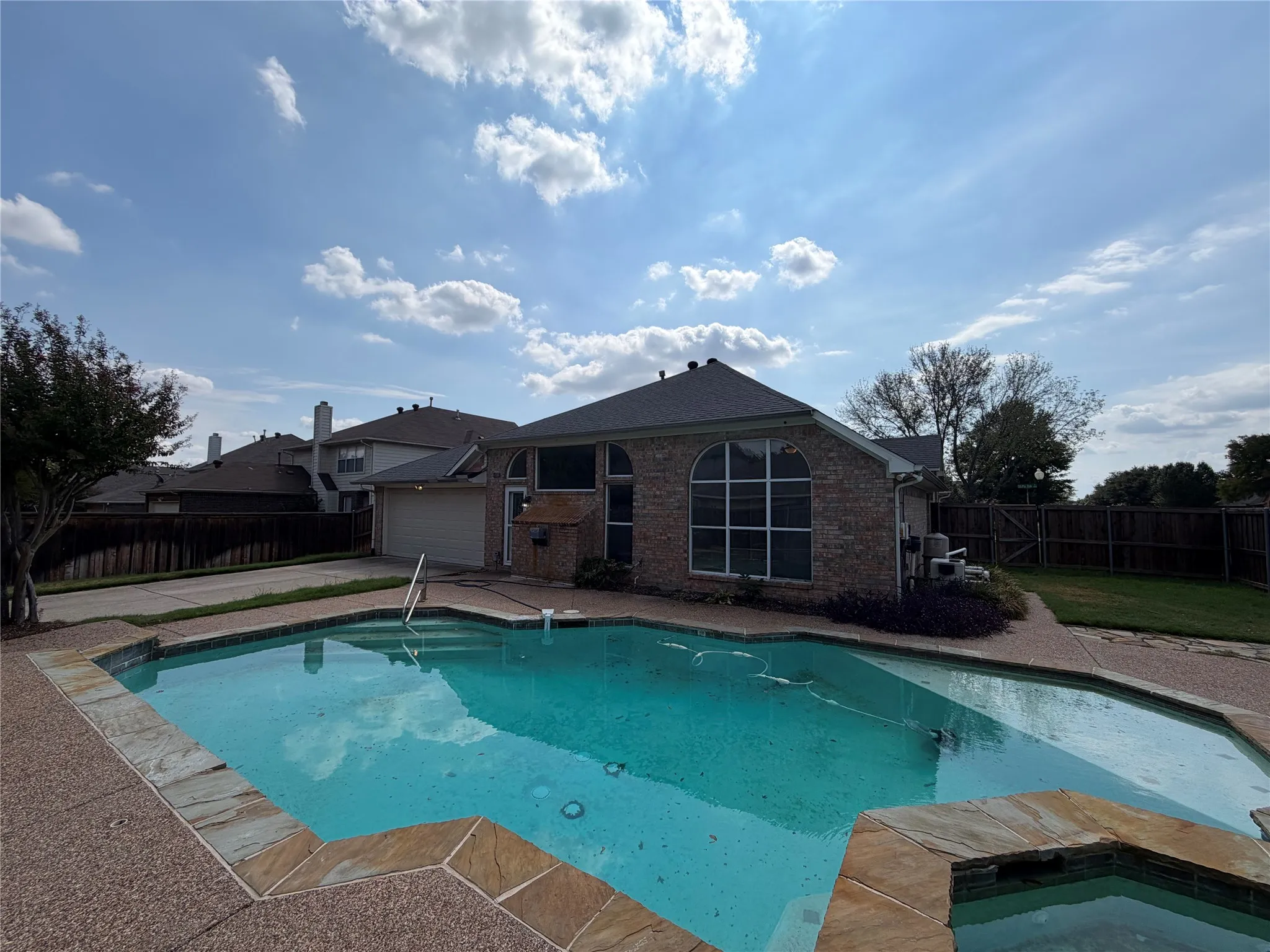 Single Family Residence For Sale in Tarrant County , 401 Pin Oak Trail, Keller, Texas 76248, 4 Bedroom, 2 Bathroom, 2 Garage spaces, 2,512 Sqft, built in 1996, mls#21407957, Real Estate Agent in Keller, Homes For Sale in Tarrant county, Homes For Sale in Keller, Realtor in Keller Texas, Real Estate Brokerage Independent Realty Texas, Luminita Cordes Realtor