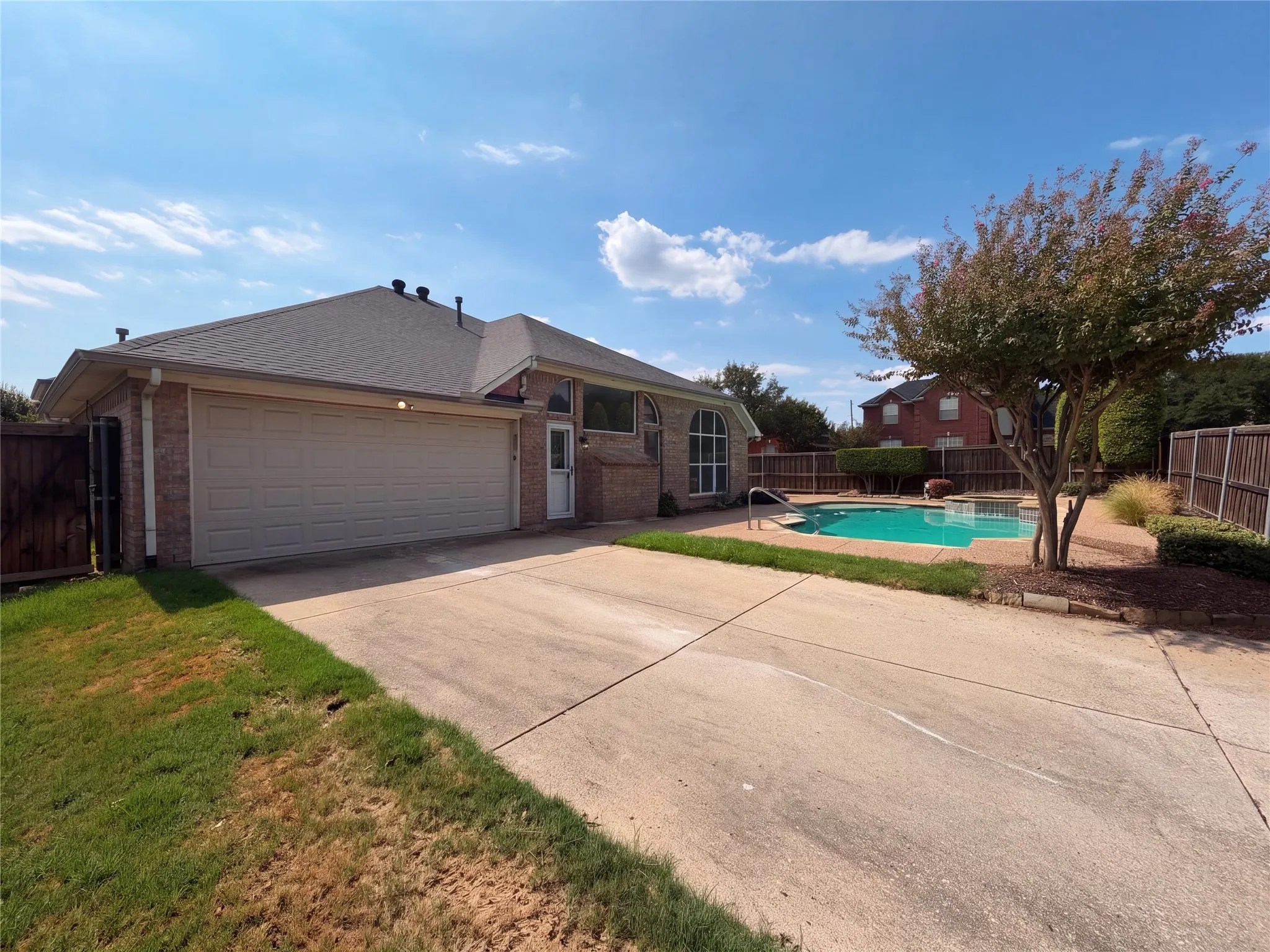 Single Family Residence For Sale in Tarrant County , 401 Pin Oak Trail, Keller, Texas 76248, 4 Bedroom, 2 Bathroom, 2 Garage spaces, 2,512 Sqft, built in 1996, mls#21407957, Real Estate Agent in Keller, Homes For Sale in Tarrant county, Homes For Sale in Keller, Realtor in Keller Texas, Real Estate Brokerage Independent Realty Texas, Luminita Cordes Realtor