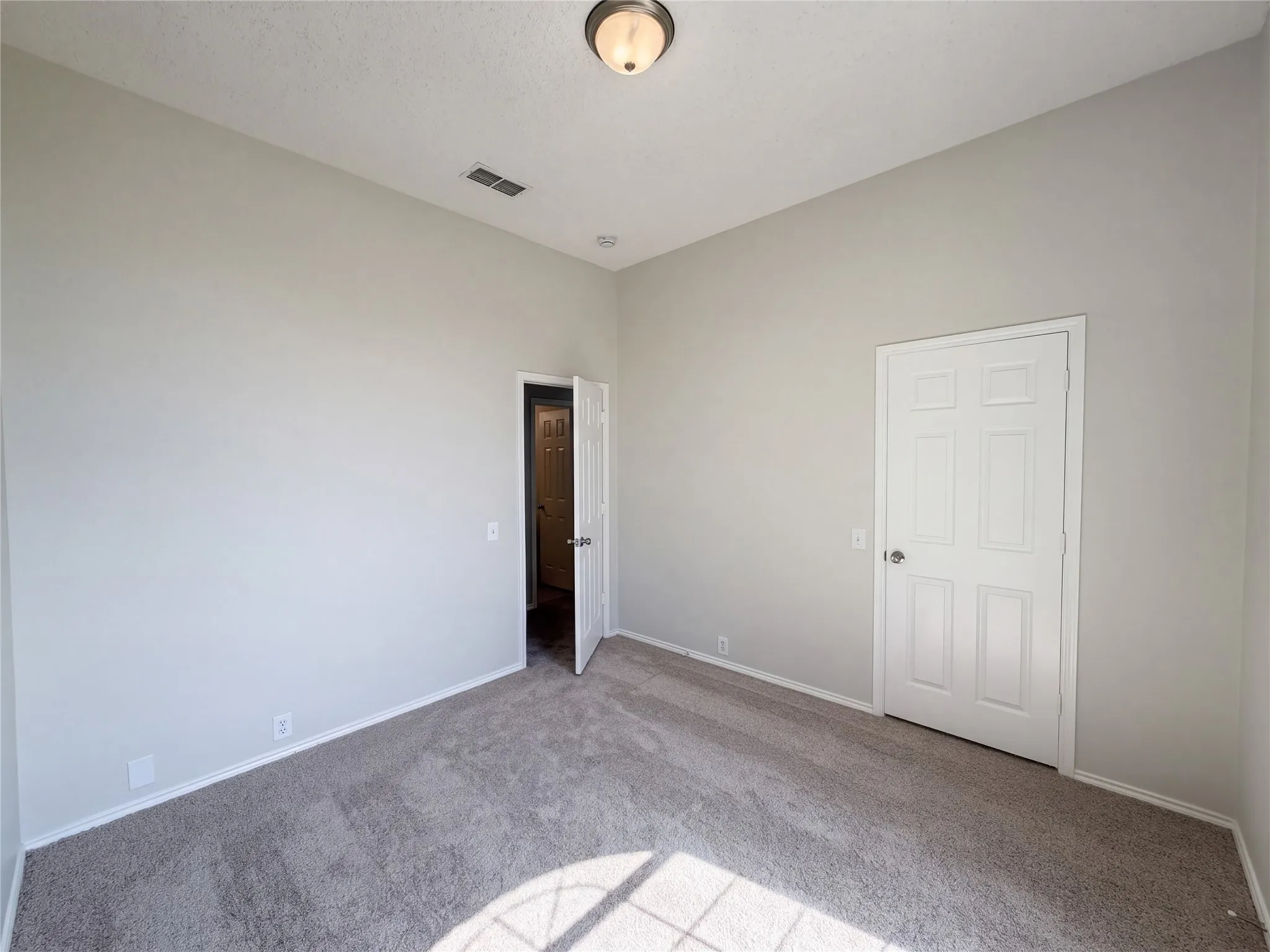 Single Family Residence For Sale in Tarrant County , 401 Pin Oak Trail, Keller, Texas 76248, 4 Bedroom, 2 Bathroom, 2 Garage spaces, 2,512 Sqft, built in 1996, mls#21407957, Real Estate Agent in Keller, Homes For Sale in Tarrant county, Homes For Sale in Keller, Realtor in Keller Texas, Real Estate Brokerage Independent Realty Texas, Luminita Cordes Realtor