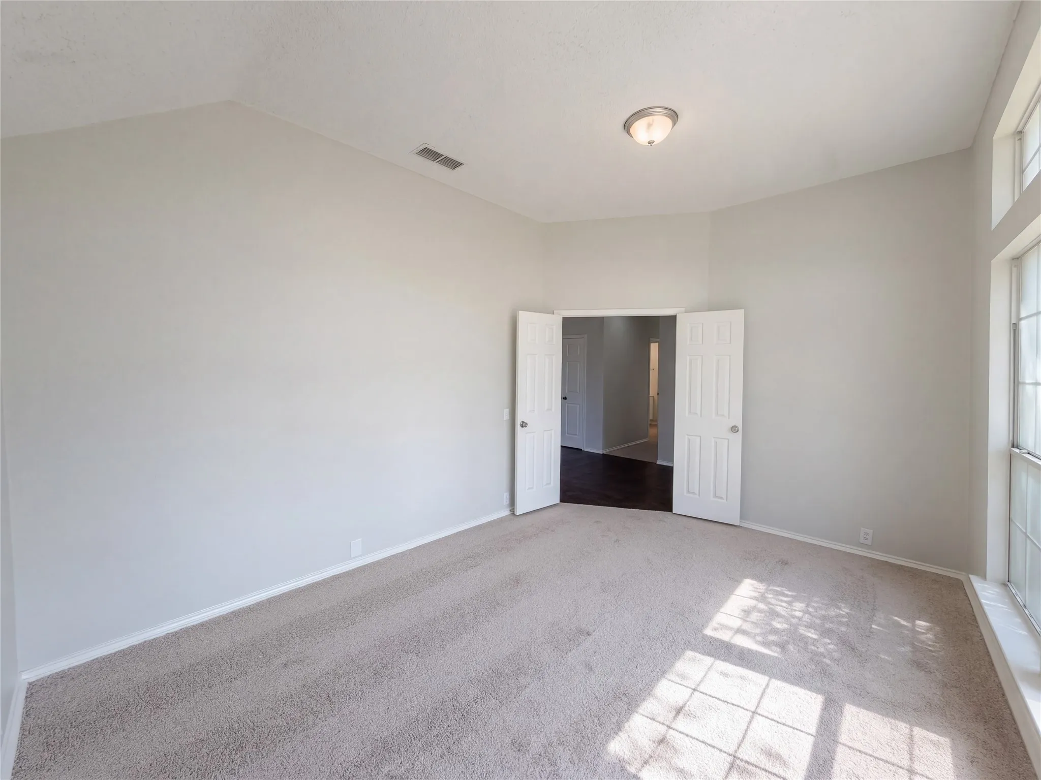 Single Family Residence For Sale in Tarrant County , 401 Pin Oak Trail, Keller, Texas 76248, 4 Bedroom, 2 Bathroom, 2 Garage spaces, 2,512 Sqft, built in 1996, mls#21407957, Real Estate Agent in Keller, Homes For Sale in Tarrant county, Homes For Sale in Keller, Realtor in Keller Texas, Real Estate Brokerage Independent Realty Texas, Luminita Cordes Realtor