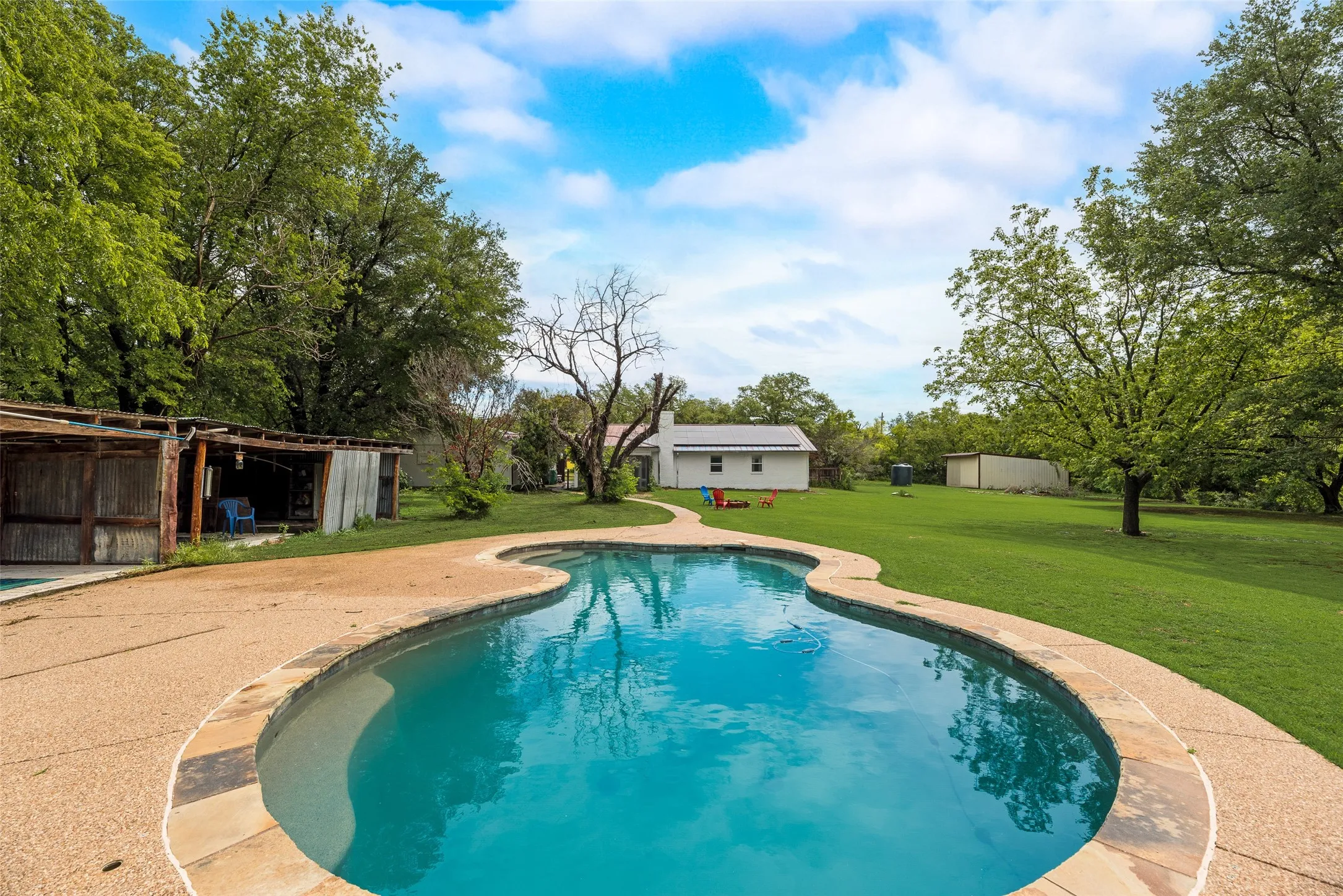 Single Family Residence For Sale in Denton County , 1809 N Trinity Road, Denton, Texas 76208, 2 Bedroom, 2 Bathroom, 12 Garage spaces, 2,005 Sqft, built in 1978, mls#21409013, Real Estate Agent in Denton, Homes For Sale in Denton county, Homes For Sale in Denton, Realtor in Denton Texas, Real Estate Brokerage Independent Realty Texas, Luminita Cordes Realtor