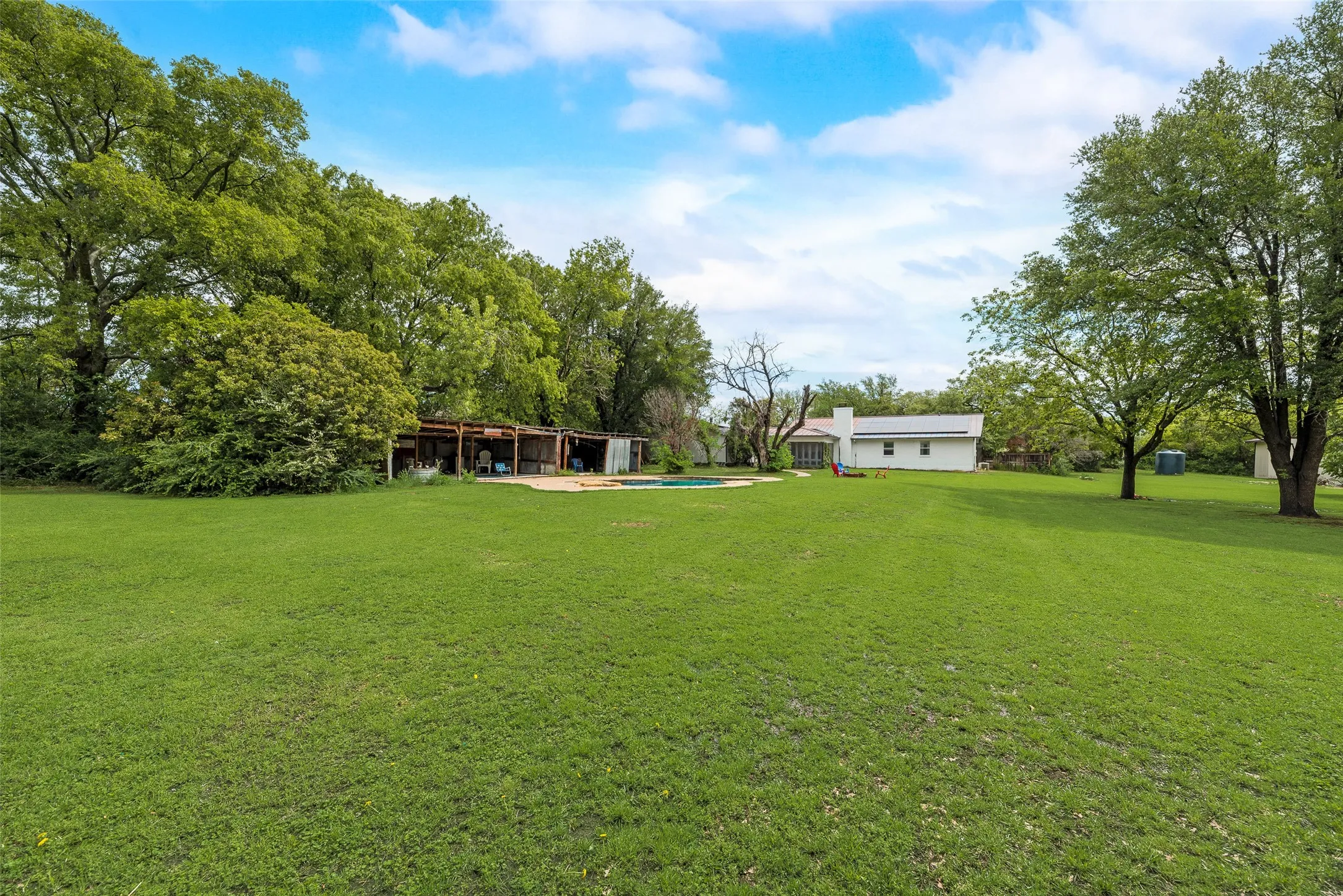 Single Family Residence For Sale in Denton County , 1809 N Trinity Road, Denton, Texas 76208, 2 Bedroom, 2 Bathroom, 12 Garage spaces, 2,005 Sqft, built in 1978, mls#21409013, Real Estate Agent in Denton, Homes For Sale in Denton county, Homes For Sale in Denton, Realtor in Denton Texas, Real Estate Brokerage Independent Realty Texas, Luminita Cordes Realtor