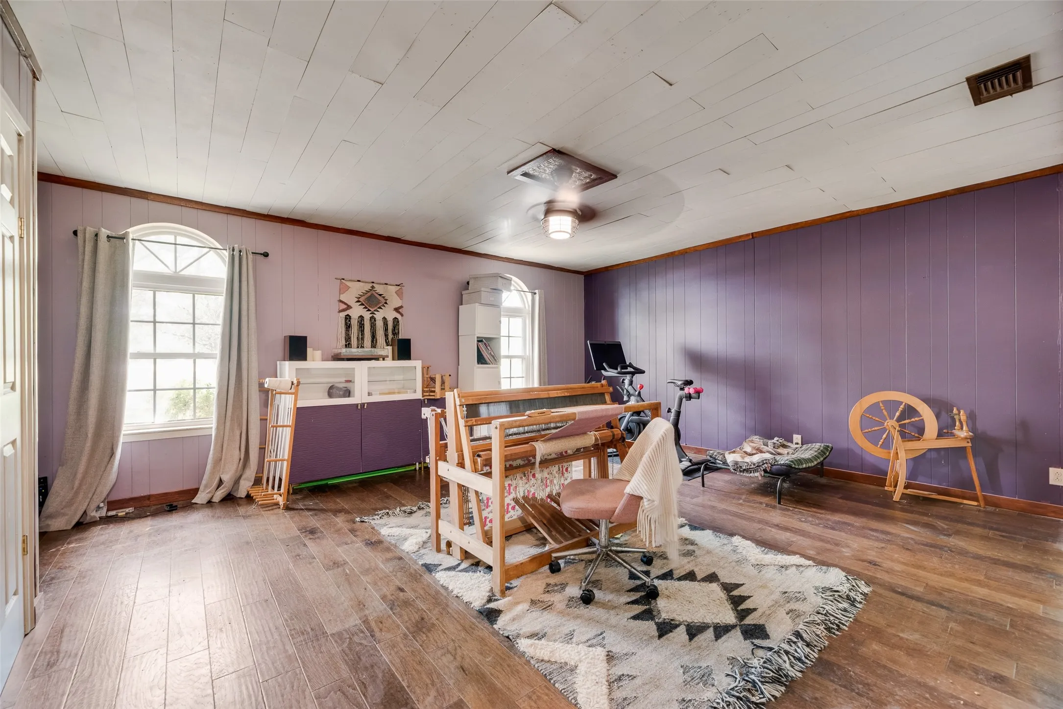 Single Family Residence For Sale in Denton County , 1809 N Trinity Road, Denton, Texas 76208, 2 Bedroom, 2 Bathroom, 12 Garage spaces, 2,005 Sqft, built in 1978, mls#21409013, Real Estate Agent in Denton, Homes For Sale in Denton county, Homes For Sale in Denton, Realtor in Denton Texas, Real Estate Brokerage Independent Realty Texas, Luminita Cordes Realtor