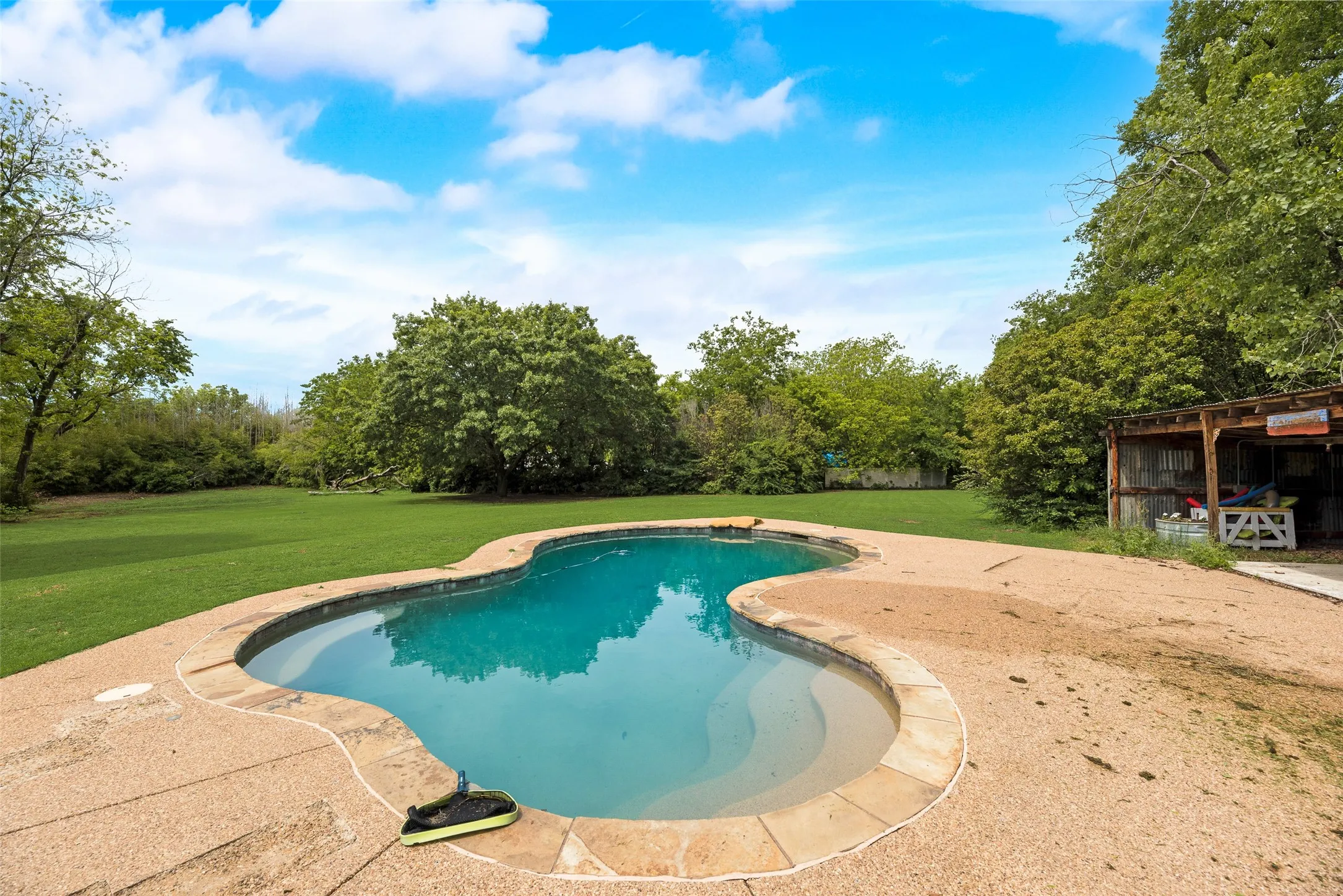 Single Family Residence For Sale in Denton County , 1809 N Trinity Road, Denton, Texas 76208, 2 Bedroom, 2 Bathroom, 12 Garage spaces, 2,005 Sqft, built in 1978, mls#21409013, Real Estate Agent in Denton, Homes For Sale in Denton county, Homes For Sale in Denton, Realtor in Denton Texas, Real Estate Brokerage Independent Realty Texas, Luminita Cordes Realtor