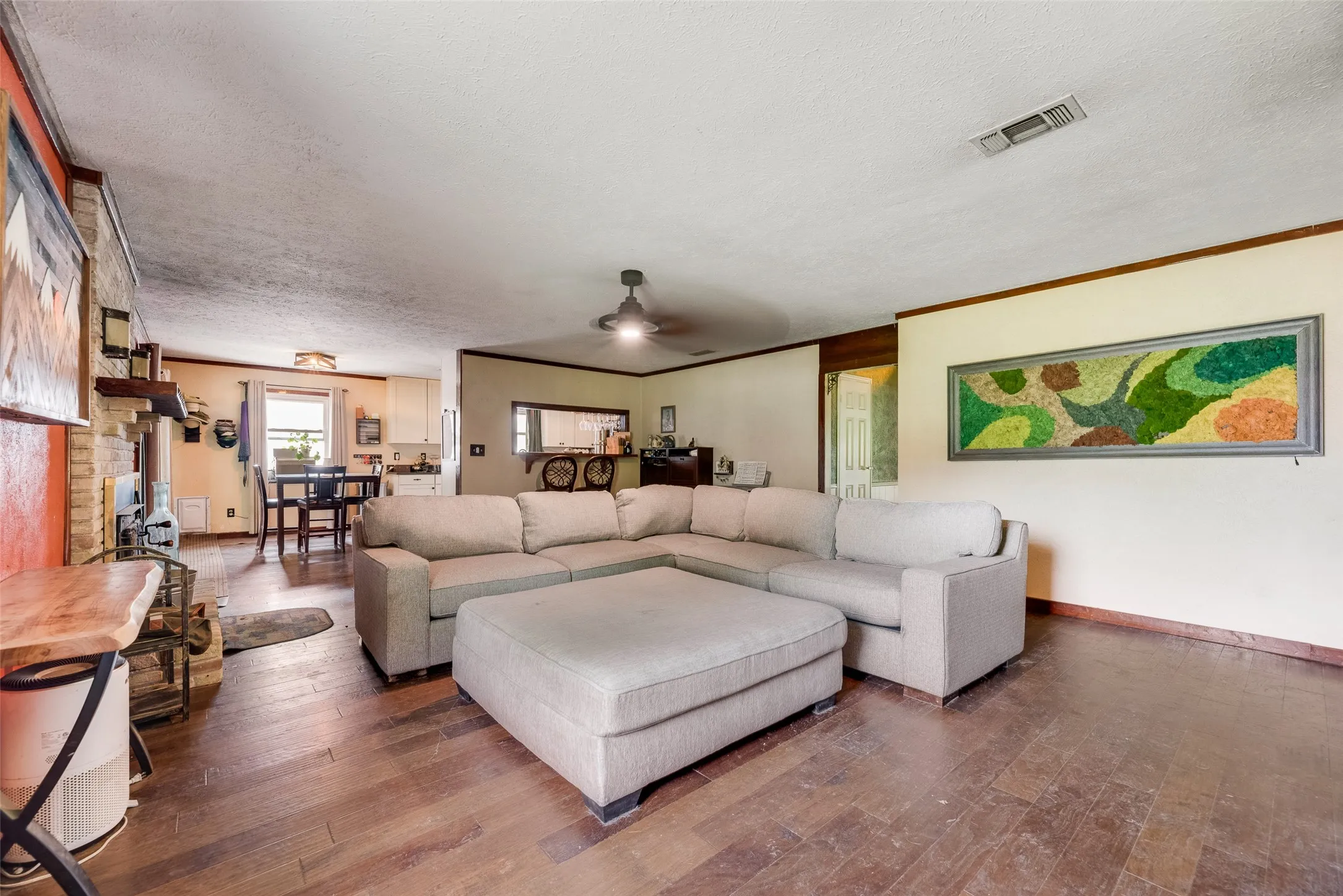 Single Family Residence For Sale in Denton County , 1809 N Trinity Road, Denton, Texas 76208, 2 Bedroom, 2 Bathroom, 12 Garage spaces, 2,005 Sqft, built in 1978, mls#21409013, Real Estate Agent in Denton, Homes For Sale in Denton county, Homes For Sale in Denton, Realtor in Denton Texas, Real Estate Brokerage Independent Realty Texas, Luminita Cordes Realtor