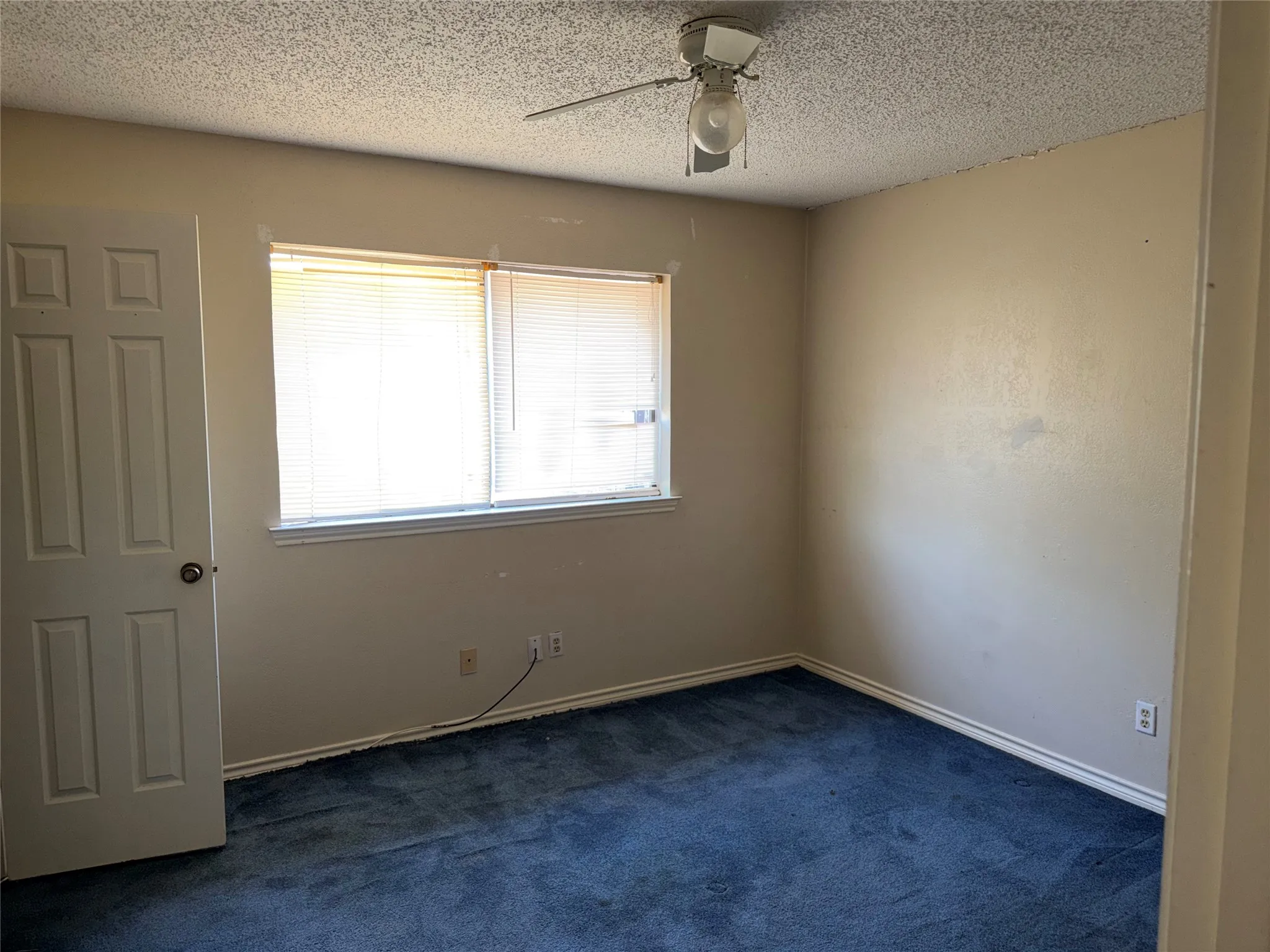 Single Family Residence For Sale in Dallas County , 1129 Evergreen Circle, De Soto, Texas 75115, 3 Bedroom, 2 Bathroom, 2 Garage spaces, 1,342 Sqft, built in 1982, mls#21409015, Real Estate Agent in De Soto, Homes For Sale in Dallas county, Homes For Sale in De Soto, Realtor in De Soto Texas, Real Estate Brokerage Independent Realty Texas, Luminita Cordes Realtor