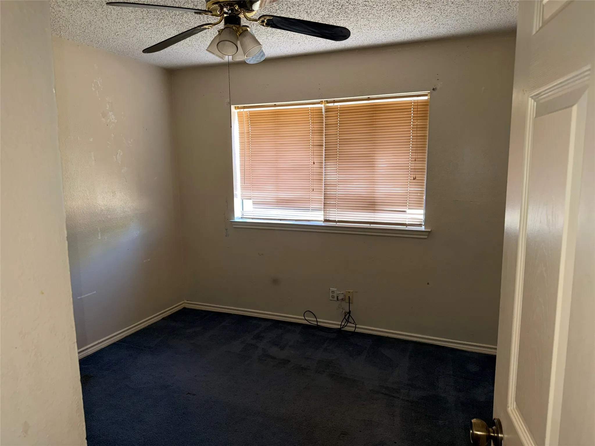 Single Family Residence For Sale in Dallas County , 1129 Evergreen Circle, De Soto, Texas 75115, 3 Bedroom, 2 Bathroom, 2 Garage spaces, 1,342 Sqft, built in 1982, mls#21409015, Real Estate Agent in De Soto, Homes For Sale in Dallas county, Homes For Sale in De Soto, Realtor in De Soto Texas, Real Estate Brokerage Independent Realty Texas, Luminita Cordes Realtor