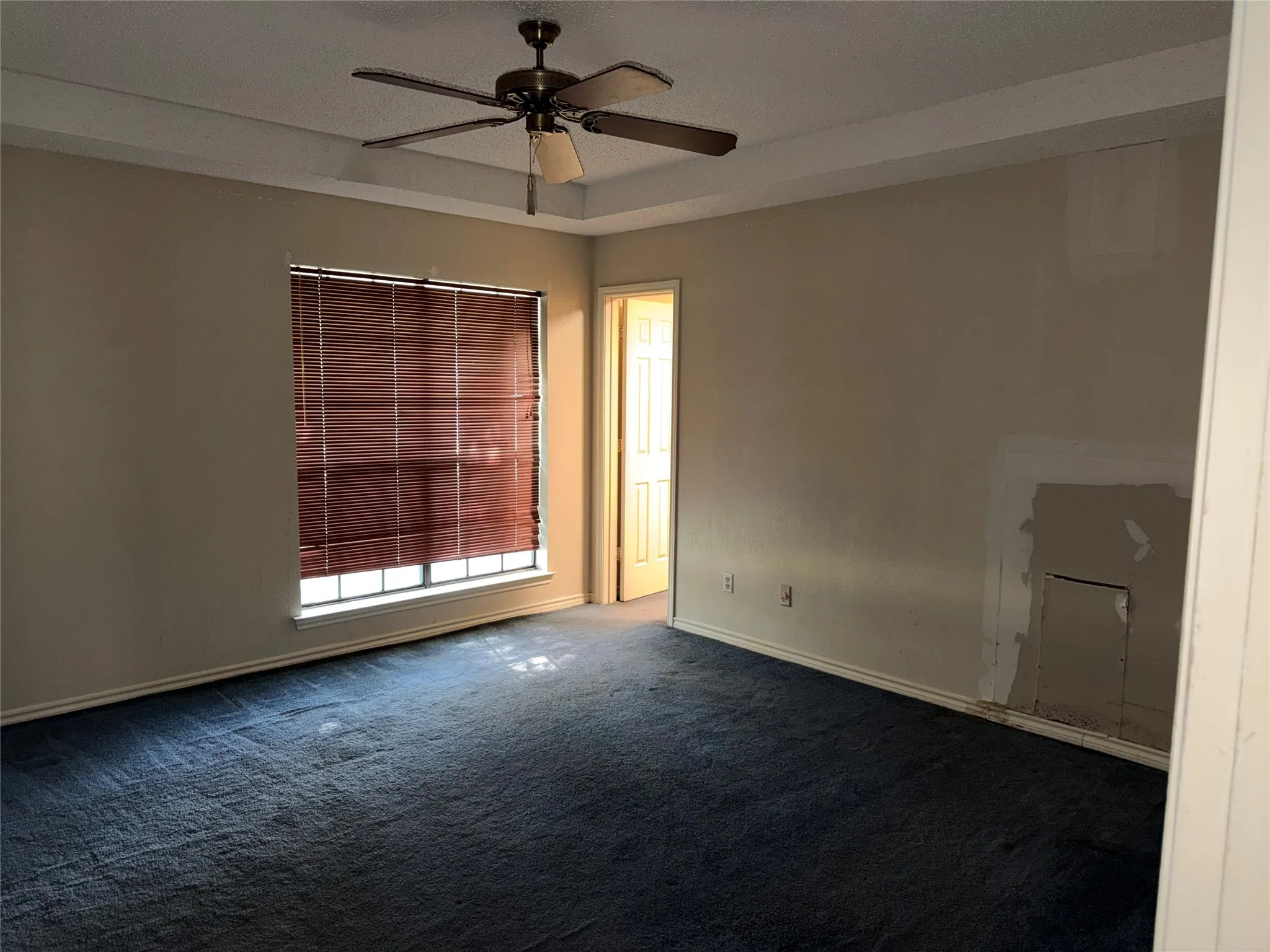 Single Family Residence For Sale in Dallas County , 1129 Evergreen Circle, De Soto, Texas 75115, 3 Bedroom, 2 Bathroom, 2 Garage spaces, 1,342 Sqft, built in 1982, mls#21409015, Real Estate Agent in De Soto, Homes For Sale in Dallas county, Homes For Sale in De Soto, Realtor in De Soto Texas, Real Estate Brokerage Independent Realty Texas, Luminita Cordes Realtor