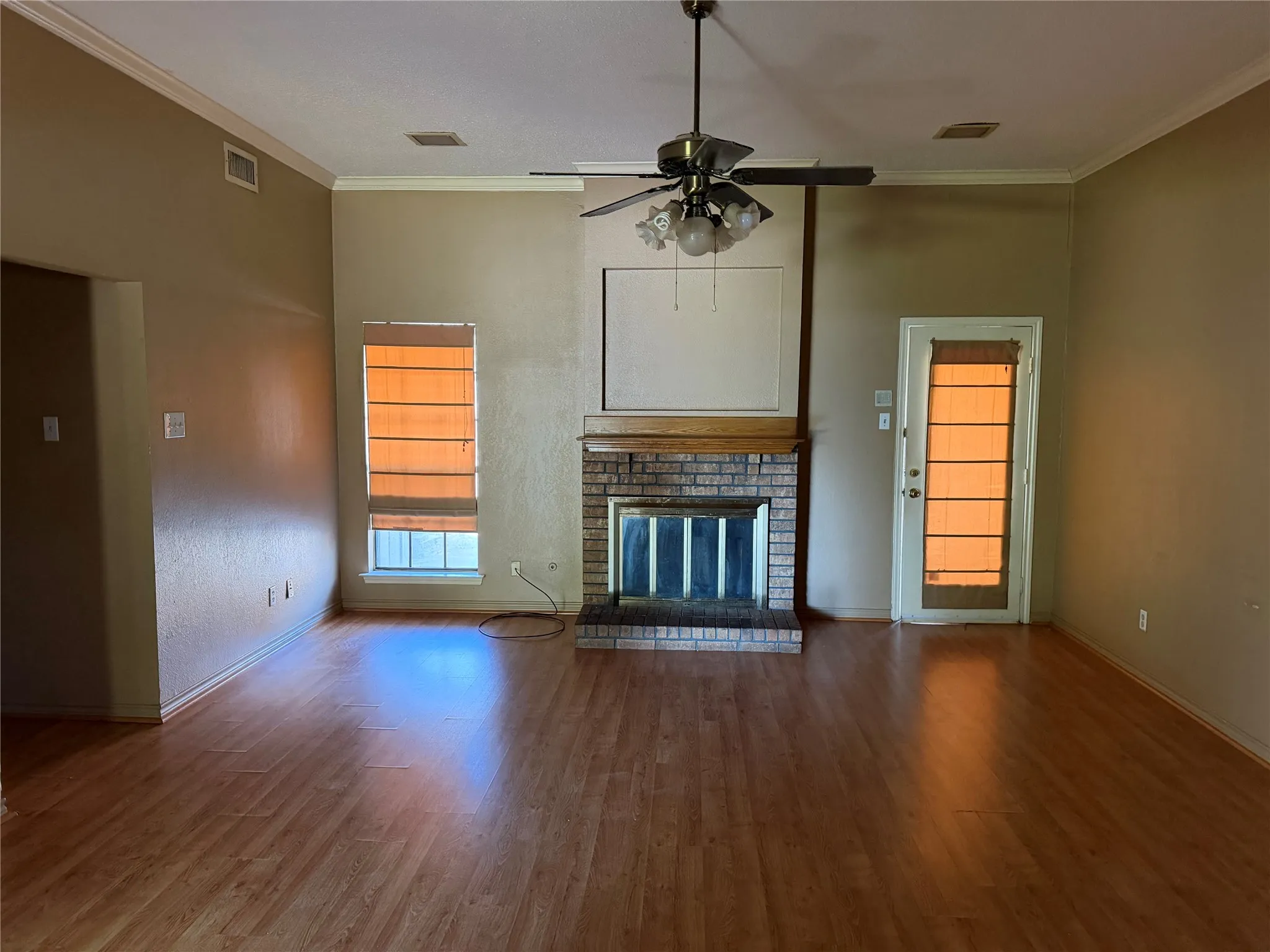 Single Family Residence For Sale in Dallas County , 1129 Evergreen Circle, De Soto, Texas 75115, 3 Bedroom, 2 Bathroom, 2 Garage spaces, 1,342 Sqft, built in 1982, mls#21409015, Real Estate Agent in De Soto, Homes For Sale in Dallas county, Homes For Sale in De Soto, Realtor in De Soto Texas, Real Estate Brokerage Independent Realty Texas, Luminita Cordes Realtor