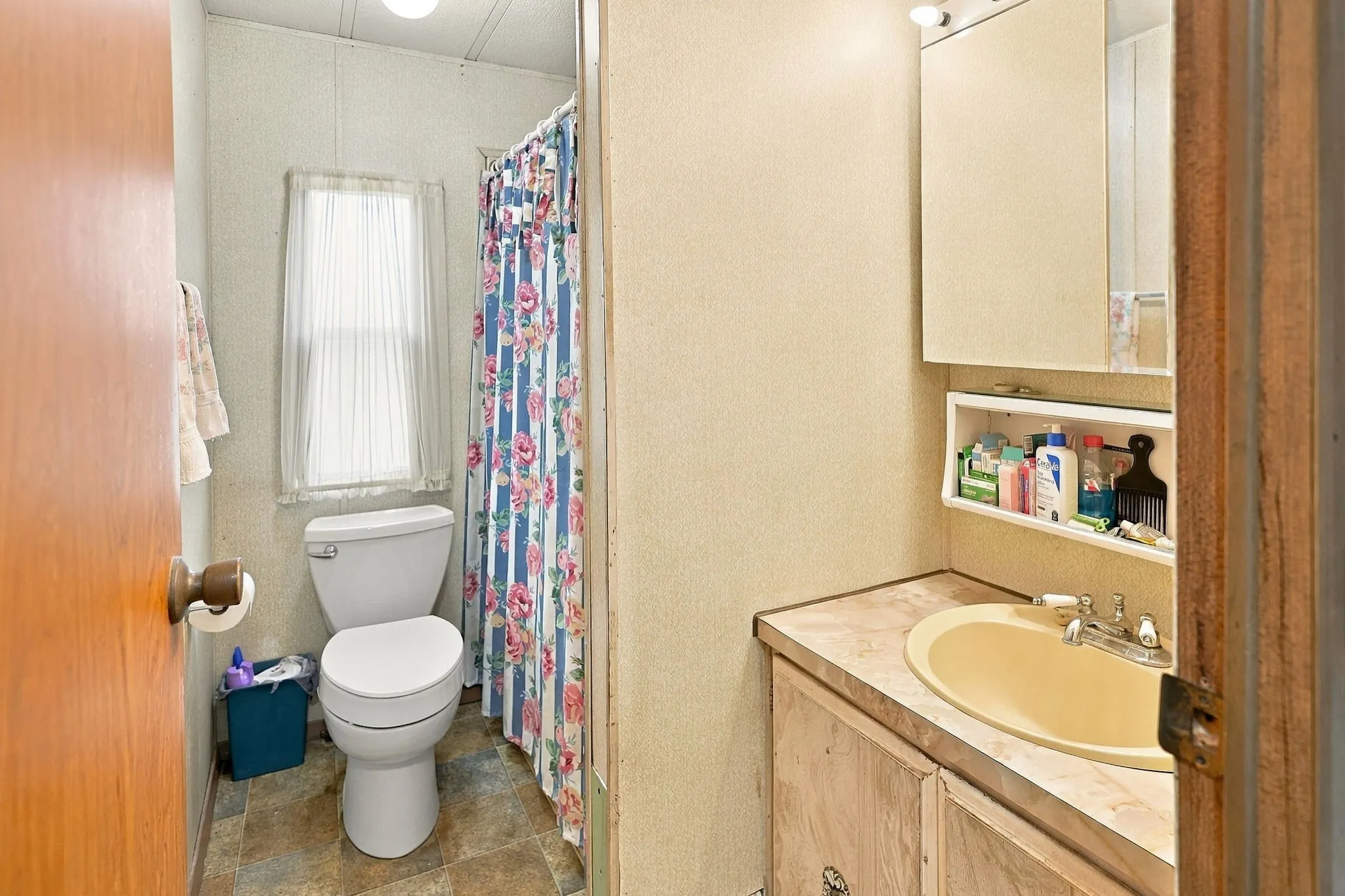 Mobile Home For Sale in Ellis County , 510 Oak Dell Lane, Red Oak, Texas 75154, 2 Bedroom, 2 Bathroom, Garage spaces, 1,120 Sqft, built in 1970, mls#21408529, Real Estate Agent in Red Oak, Homes For Sale in Ellis county, Homes For Sale in Red Oak, Realtor in Red Oak Texas, Real Estate Brokerage Independent Realty Texas, Luminita Cordes Realtor