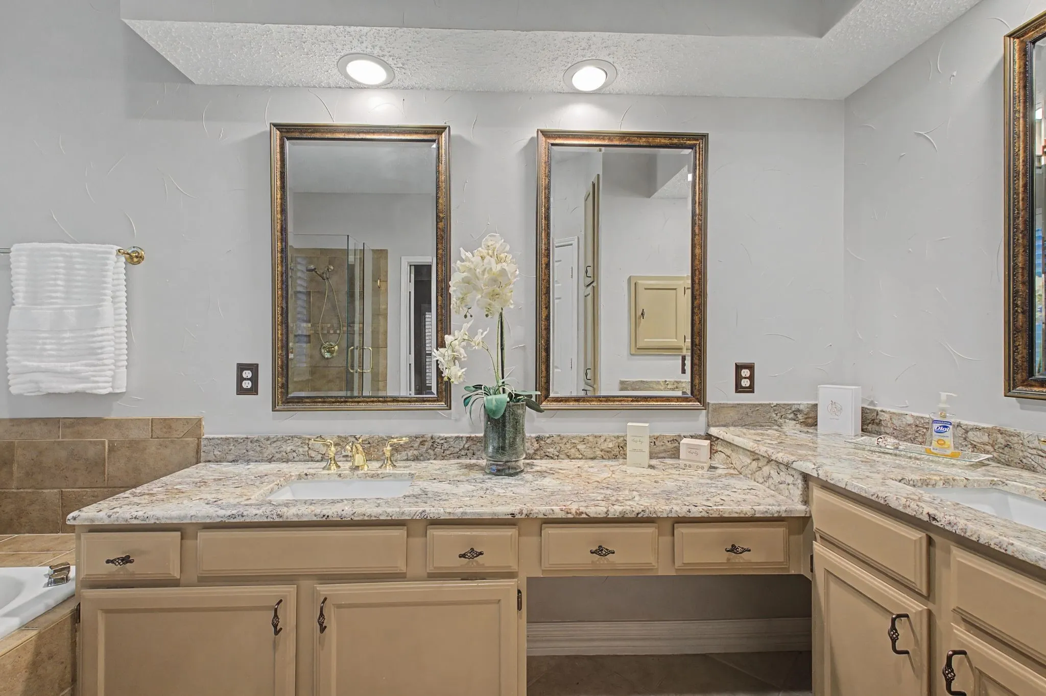 Single Family Residence For Sale in Collin County , 2705 Wind Ridge, Mc Kinney, Texas 75072, 4 Bedroom, 4 Bathroom, 2 Garage spaces, 3,225 Sqft, built in 1990, mls#21408967, Real Estate Agent in Mc Kinney, Homes For Sale in Collin county, Homes For Sale in Mc Kinney, Realtor in Mc Kinney Texas, Real Estate Brokerage Independent Realty Texas, Luminita Cordes Realtor