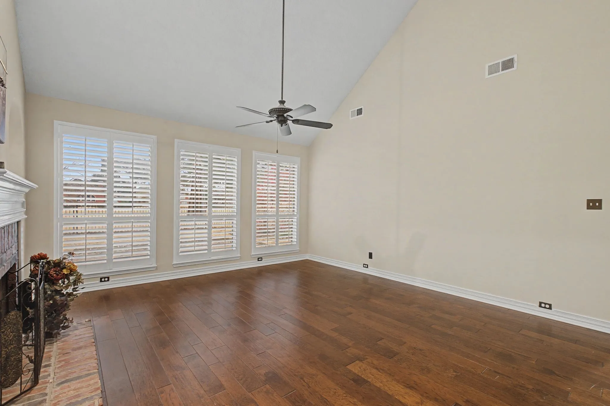 Single Family Residence For Sale in Collin County , 2705 Wind Ridge, Mc Kinney, Texas 75072, 4 Bedroom, 4 Bathroom, 2 Garage spaces, 3,225 Sqft, built in 1990, mls#21408967, Real Estate Agent in Mc Kinney, Homes For Sale in Collin county, Homes For Sale in Mc Kinney, Realtor in Mc Kinney Texas, Real Estate Brokerage Independent Realty Texas, Luminita Cordes Realtor