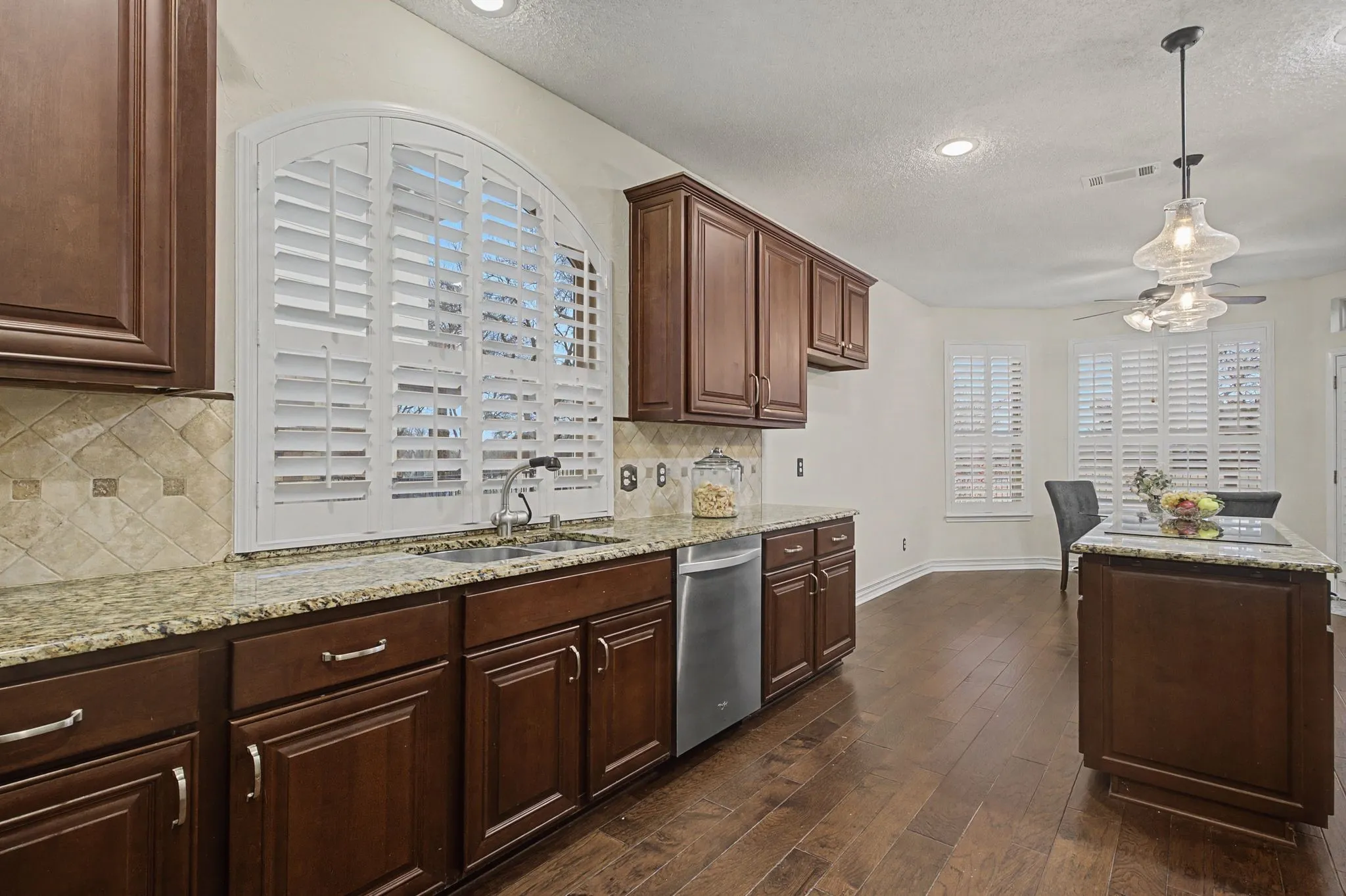 Single Family Residence For Sale in Collin County , 2705 Wind Ridge, Mc Kinney, Texas 75072, 4 Bedroom, 4 Bathroom, 2 Garage spaces, 3,225 Sqft, built in 1990, mls#21408967, Real Estate Agent in Mc Kinney, Homes For Sale in Collin county, Homes For Sale in Mc Kinney, Realtor in Mc Kinney Texas, Real Estate Brokerage Independent Realty Texas, Luminita Cordes Realtor