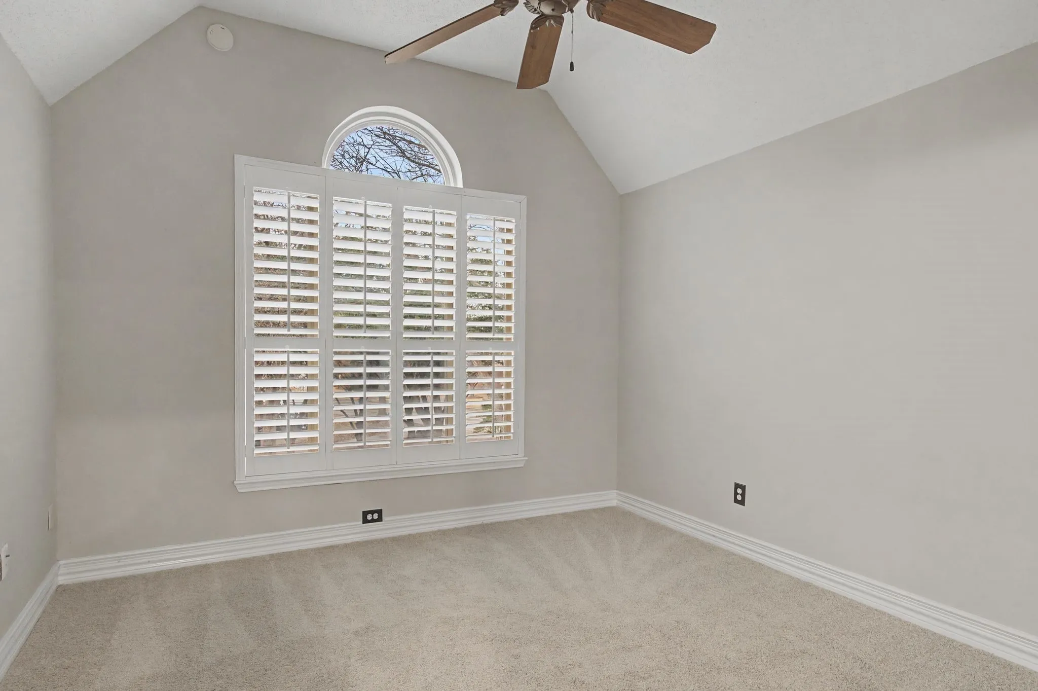 Single Family Residence For Sale in Collin County , 2705 Wind Ridge, Mc Kinney, Texas 75072, 4 Bedroom, 4 Bathroom, 2 Garage spaces, 3,225 Sqft, built in 1990, mls#21408967, Real Estate Agent in Mc Kinney, Homes For Sale in Collin county, Homes For Sale in Mc Kinney, Realtor in Mc Kinney Texas, Real Estate Brokerage Independent Realty Texas, Luminita Cordes Realtor