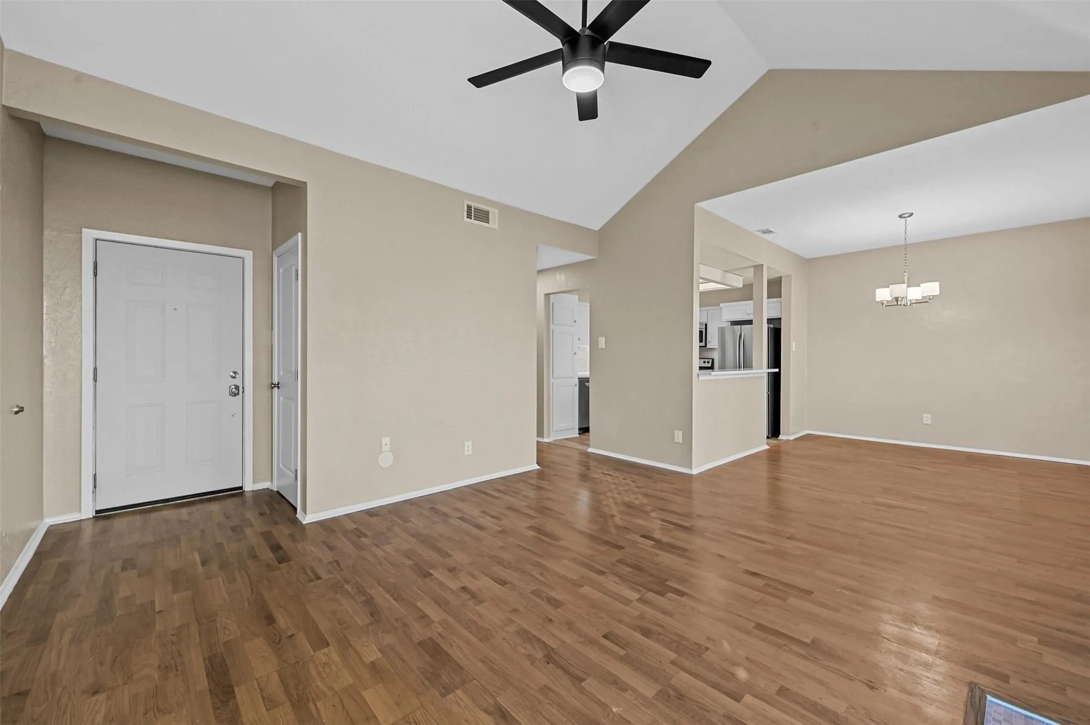 Condominium For Rent in Collin County , 3100 Devonshire Drive 209, Plano, Texas 75075, 2 Bedroom, 2 Bathroom, Garage spaces, 1,049 Sqft, built in 1984, mls#21409019, Real Estate Agent in Plano, Homes For Rent in Collin county, Homes For Rent in Plano, Realtor in Plano Texas, Real Estate Brokerage Independent Realty Texas, Luminita Cordes Realtor