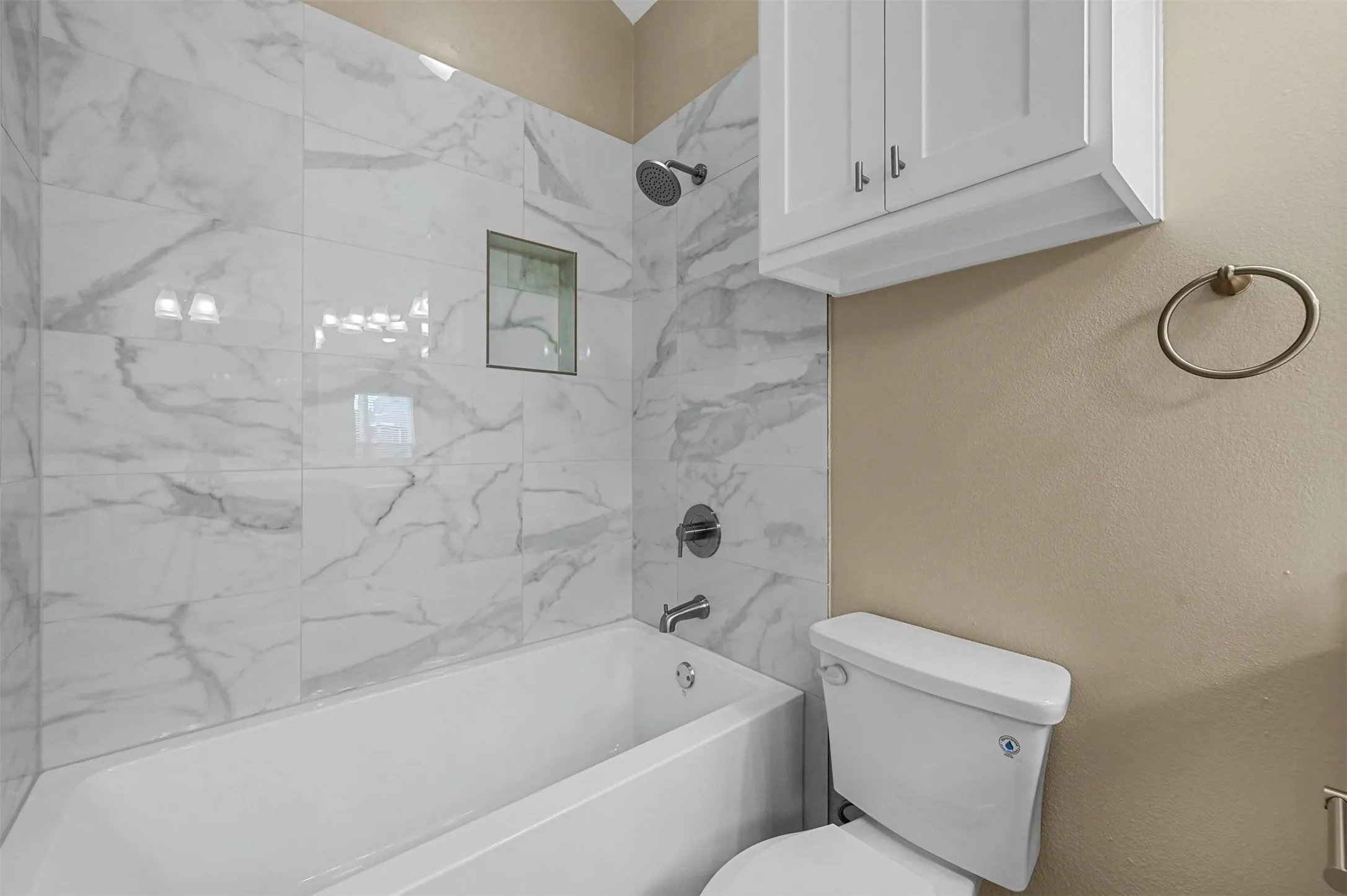 Condominium For Rent in Collin County , 3100 Devonshire Drive 209, Plano, Texas 75075, 2 Bedroom, 2 Bathroom, Garage spaces, 1,049 Sqft, built in 1984, mls#21409019, Real Estate Agent in Plano, Homes For Rent in Collin county, Homes For Rent in Plano, Realtor in Plano Texas, Real Estate Brokerage Independent Realty Texas, Luminita Cordes Realtor