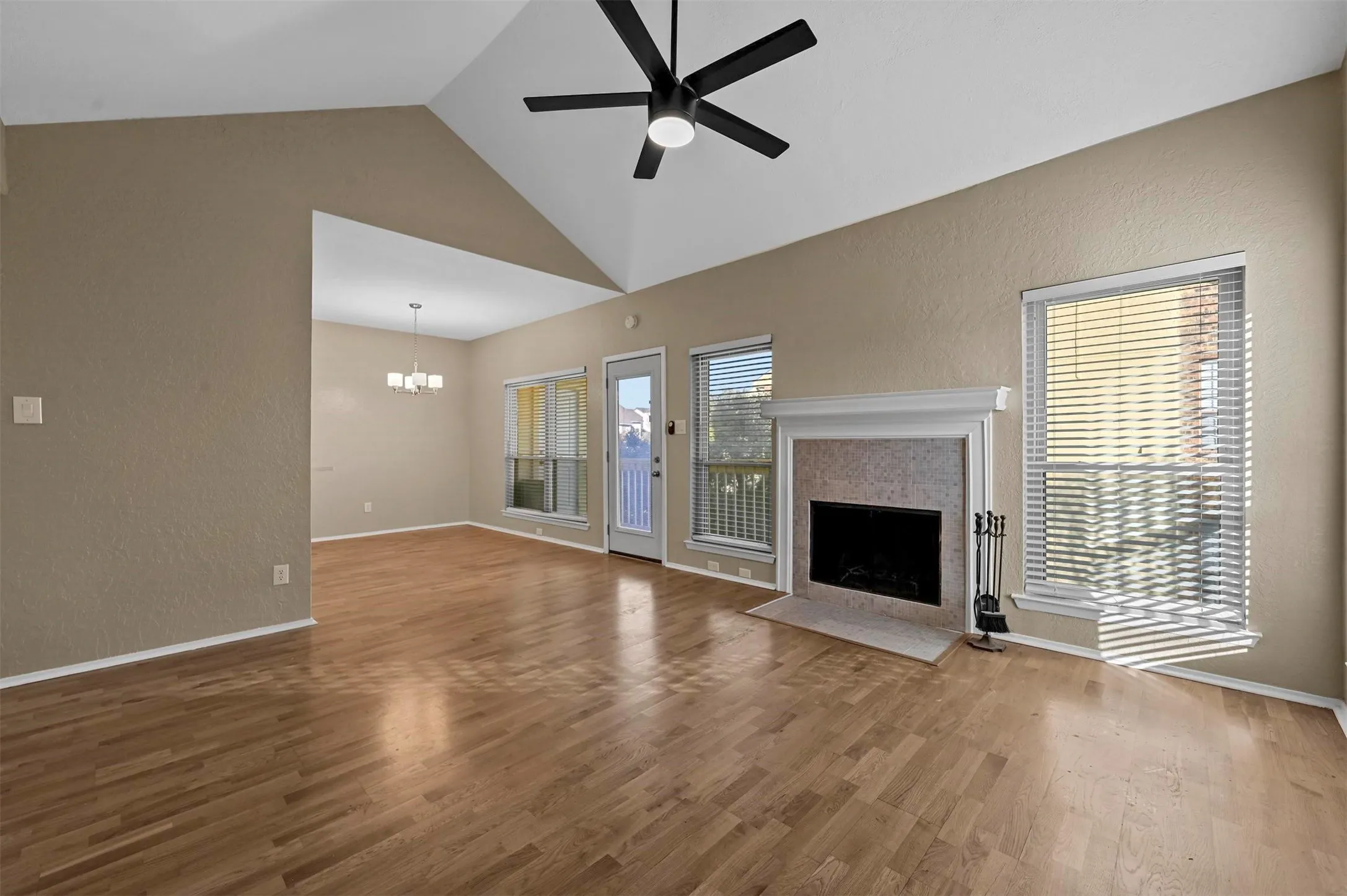 Condominium For Rent in Collin County , 3100 Devonshire Drive 209, Plano, Texas 75075, 2 Bedroom, 2 Bathroom, Garage spaces, 1,049 Sqft, built in 1984, mls#21409019, Real Estate Agent in Plano, Homes For Rent in Collin county, Homes For Rent in Plano, Realtor in Plano Texas, Real Estate Brokerage Independent Realty Texas, Luminita Cordes Realtor
