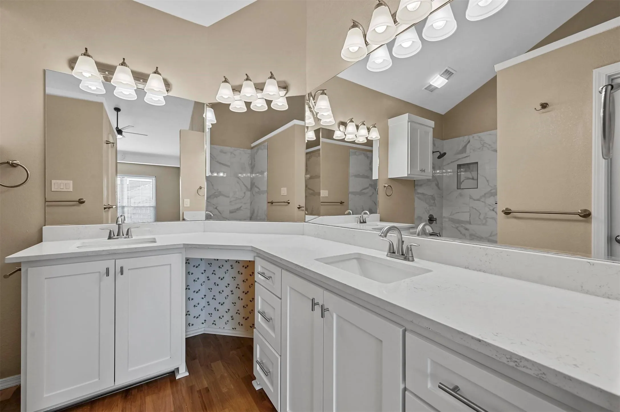 Condominium For Rent in Collin County , 3100 Devonshire Drive 209, Plano, Texas 75075, 2 Bedroom, 2 Bathroom, Garage spaces, 1,049 Sqft, built in 1984, mls#21409019, Real Estate Agent in Plano, Homes For Rent in Collin county, Homes For Rent in Plano, Realtor in Plano Texas, Real Estate Brokerage Independent Realty Texas, Luminita Cordes Realtor