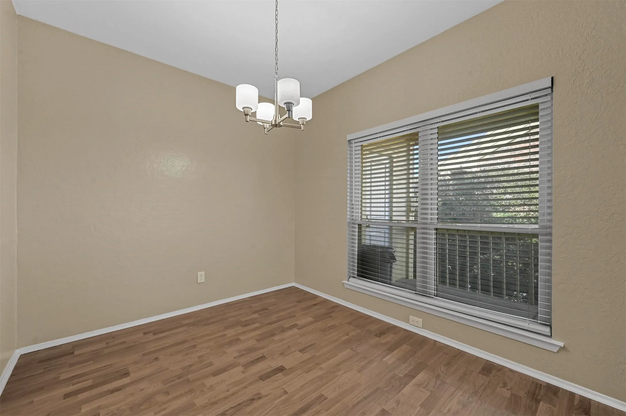 Condominium For Rent in Collin County , 3100 Devonshire Drive 209, Plano, Texas 75075, 2 Bedroom, 2 Bathroom, Garage spaces, 1,049 Sqft, built in 1984, mls#21409019, Real Estate Agent in Plano, Homes For Rent in Collin county, Homes For Rent in Plano, Realtor in Plano Texas, Real Estate Brokerage Independent Realty Texas, Luminita Cordes Realtor