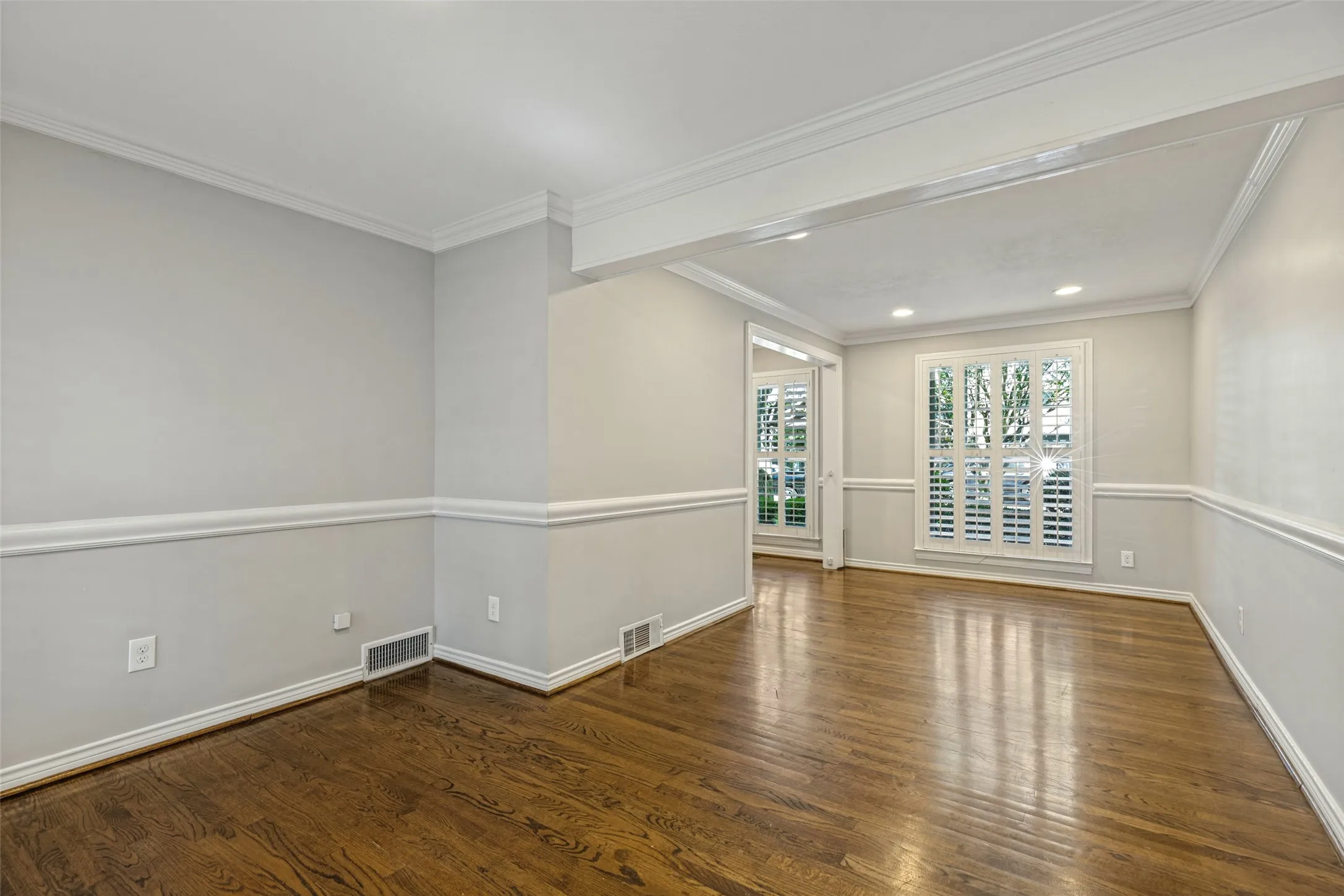 Single Family Residence For Rent in Dallas County , 4329 Greenbrier Drive, University Park, Texas 75225, 3 Bedroom, 2 Bathroom, 2 Garage spaces, 1,830 Sqft, built in 1940, mls#21409027, Real Estate Agent in University Park, Homes For Rent in Dallas county, Homes For Rent in University Park, Realtor in University Park Texas, Real Estate Brokerage Independent Realty Texas, Luminita Cordes Realtor