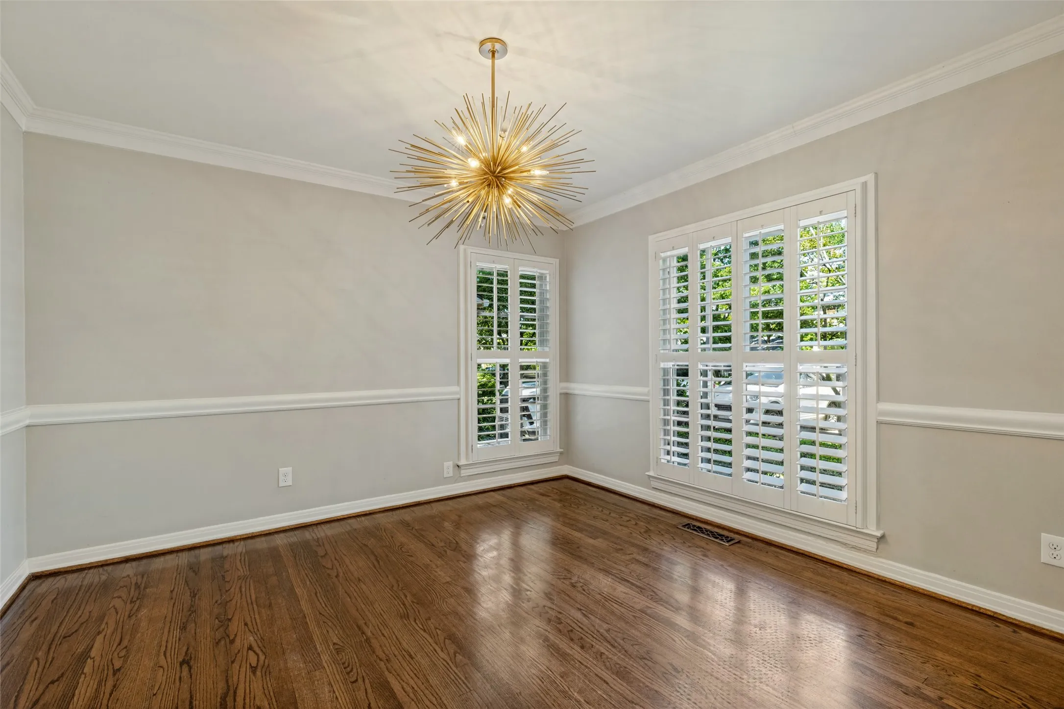 Single Family Residence For Rent in Dallas County , 4329 Greenbrier Drive, University Park, Texas 75225, 3 Bedroom, 2 Bathroom, 2 Garage spaces, 1,830 Sqft, built in 1940, mls#21409027, Real Estate Agent in University Park, Homes For Rent in Dallas county, Homes For Rent in University Park, Realtor in University Park Texas, Real Estate Brokerage Independent Realty Texas, Luminita Cordes Realtor