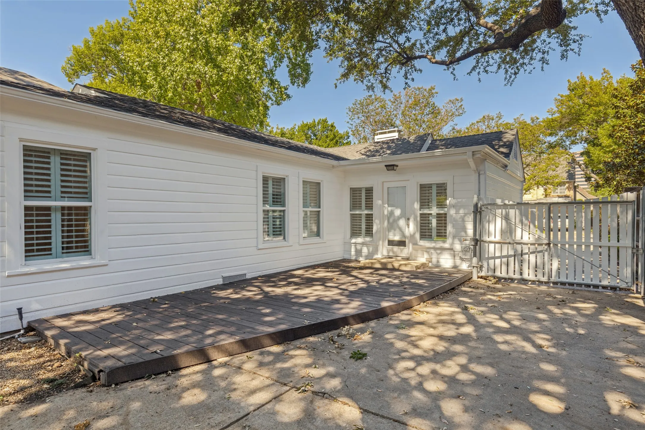 Single Family Residence For Rent in Dallas County , 4329 Greenbrier Drive, University Park, Texas 75225, 3 Bedroom, 2 Bathroom, 2 Garage spaces, 1,830 Sqft, built in 1940, mls#21409027, Real Estate Agent in University Park, Homes For Rent in Dallas county, Homes For Rent in University Park, Realtor in University Park Texas, Real Estate Brokerage Independent Realty Texas, Luminita Cordes Realtor