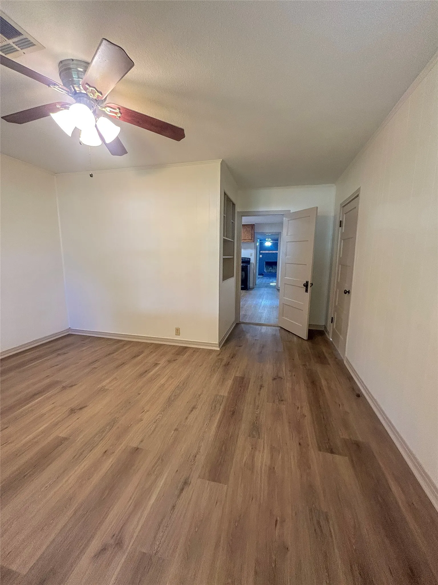 Single Family Residence For Sale in Hill County , 304 N Neches Street, Whitney, Texas 76692, 2 Bedroom, 2 Bathroom, Garage spaces, 1,188 Sqft, built in 1958, mls#21409030, Real Estate Agent in Whitney, Homes For Sale in Hill county, Homes For Sale in Whitney, Realtor in Whitney Texas, Real Estate Brokerage Independent Realty Texas, Luminita Cordes Realtor
