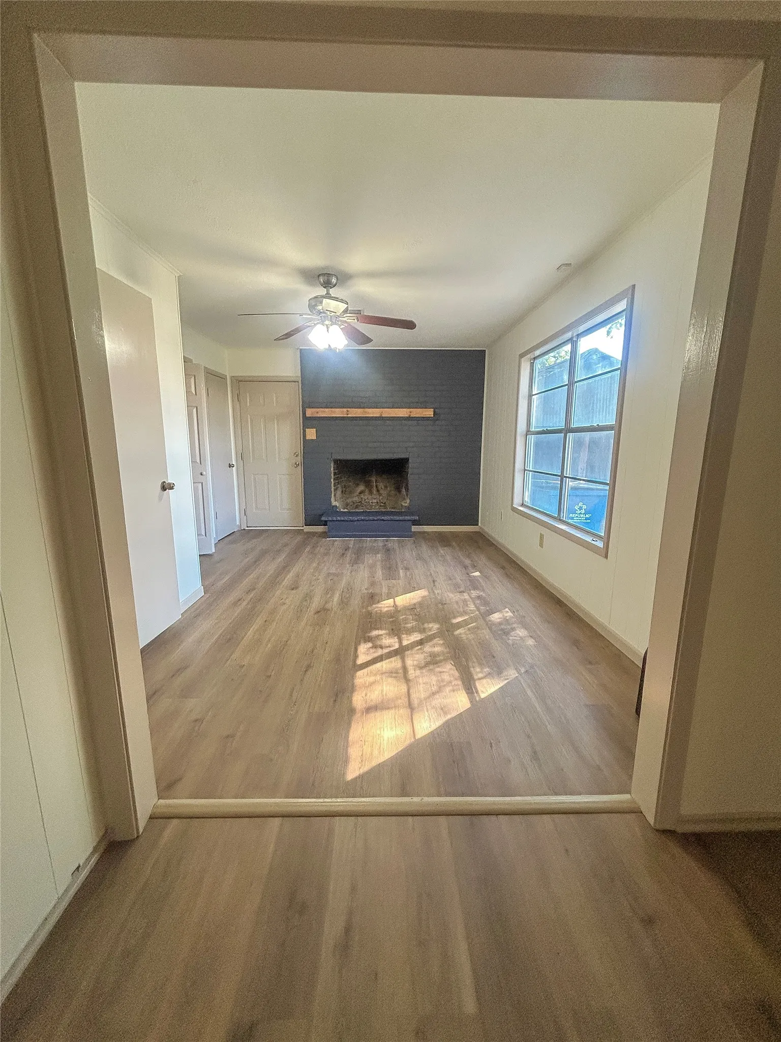 Single Family Residence For Sale in Hill County , 304 N Neches Street, Whitney, Texas 76692, 2 Bedroom, 2 Bathroom, Garage spaces, 1,188 Sqft, built in 1958, mls#21409030, Real Estate Agent in Whitney, Homes For Sale in Hill county, Homes For Sale in Whitney, Realtor in Whitney Texas, Real Estate Brokerage Independent Realty Texas, Luminita Cordes Realtor