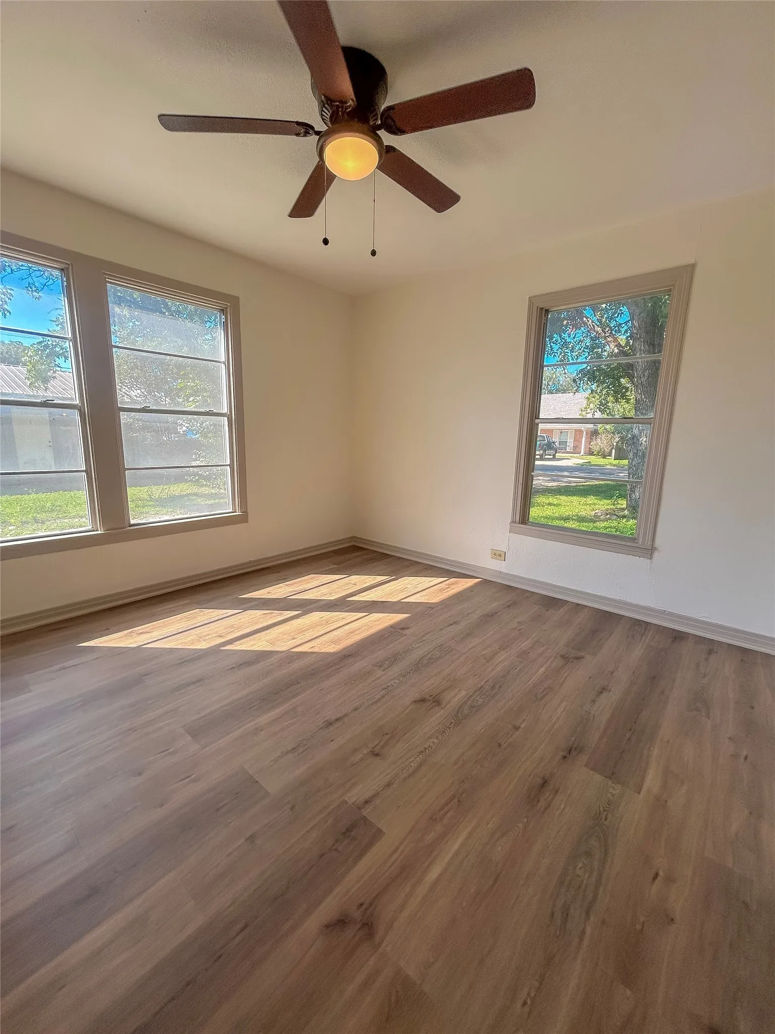Single Family Residence For Sale in Hill County , 304 N Neches Street, Whitney, Texas 76692, 2 Bedroom, 2 Bathroom, Garage spaces, 1,188 Sqft, built in 1958, mls#21409030, Real Estate Agent in Whitney, Homes For Sale in Hill county, Homes For Sale in Whitney, Realtor in Whitney Texas, Real Estate Brokerage Independent Realty Texas, Luminita Cordes Realtor