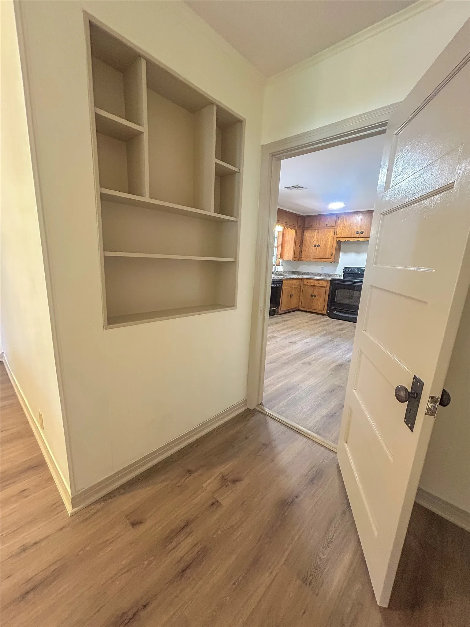 Single Family Residence For Sale in Hill County , 304 N Neches Street, Whitney, Texas 76692, 2 Bedroom, 2 Bathroom, Garage spaces, 1,188 Sqft, built in 1958, mls#21409030, Real Estate Agent in Whitney, Homes For Sale in Hill county, Homes For Sale in Whitney, Realtor in Whitney Texas, Real Estate Brokerage Independent Realty Texas, Luminita Cordes Realtor