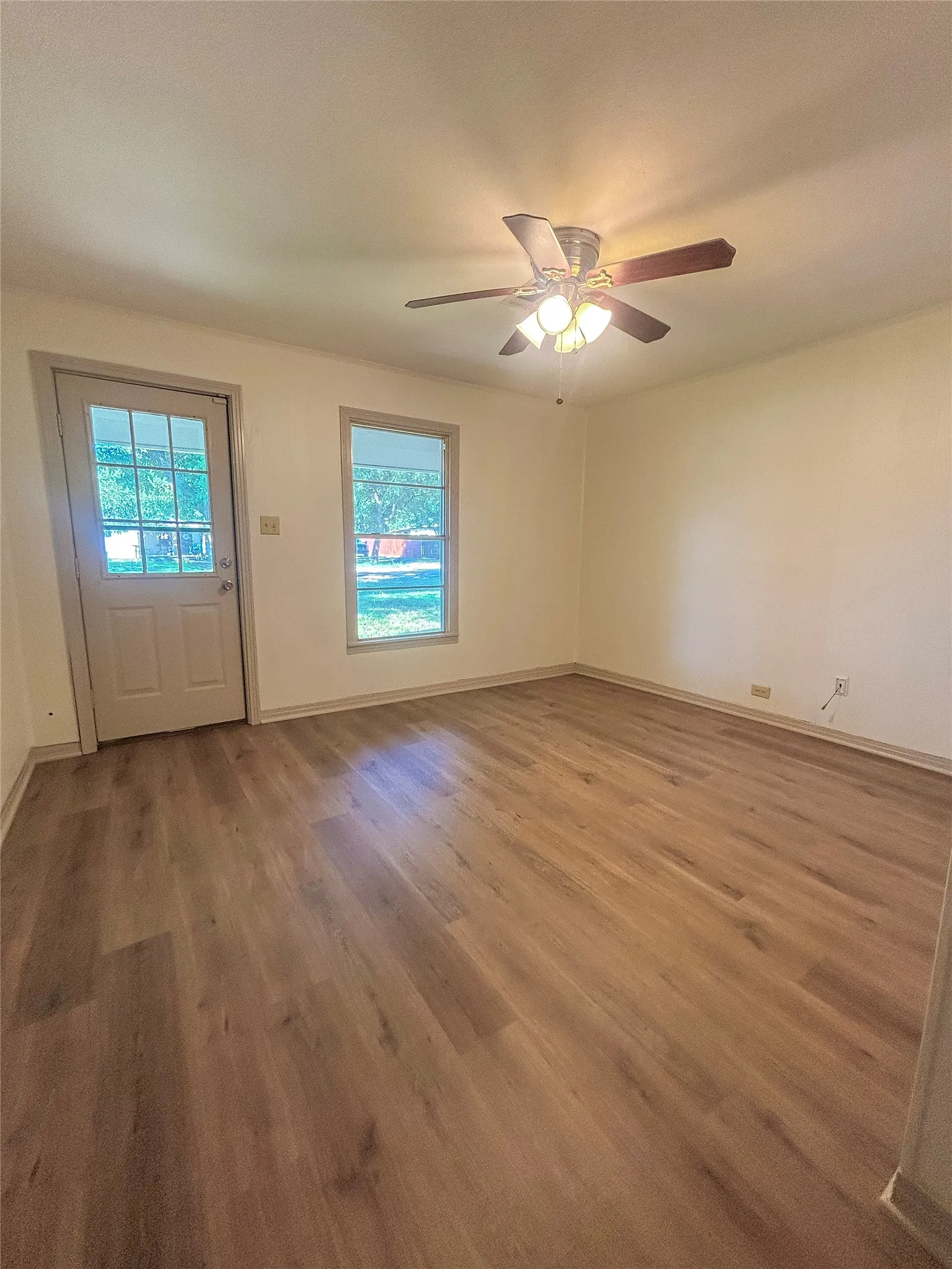 Single Family Residence For Sale in Hill County , 304 N Neches Street, Whitney, Texas 76692, 2 Bedroom, 2 Bathroom, Garage spaces, 1,188 Sqft, built in 1958, mls#21409030, Real Estate Agent in Whitney, Homes For Sale in Hill county, Homes For Sale in Whitney, Realtor in Whitney Texas, Real Estate Brokerage Independent Realty Texas, Luminita Cordes Realtor