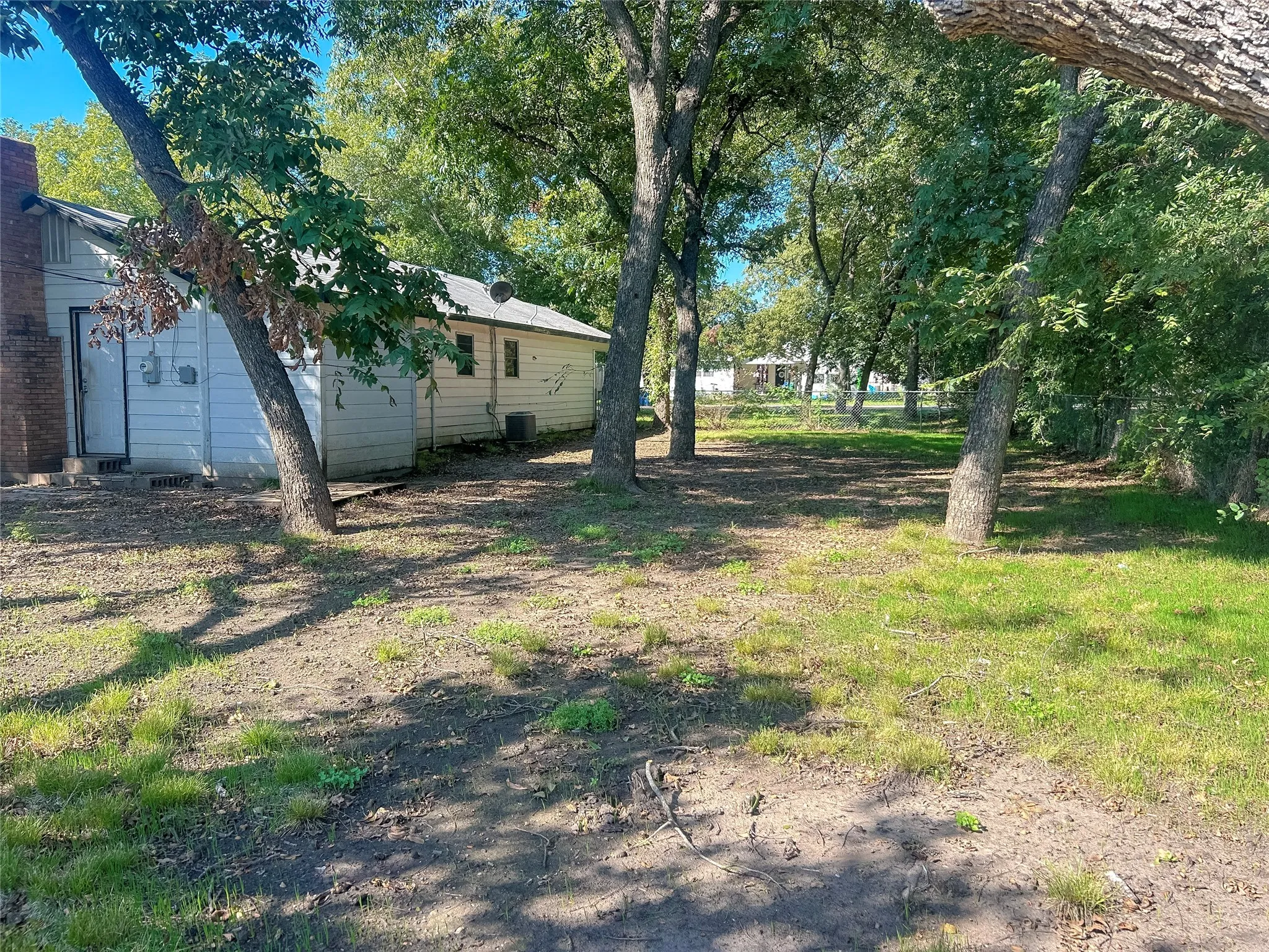 Single Family Residence For Sale in Hill County , 304 N Neches Street, Whitney, Texas 76692, 2 Bedroom, 2 Bathroom, Garage spaces, 1,188 Sqft, built in 1958, mls#21409030, Real Estate Agent in Whitney, Homes For Sale in Hill county, Homes For Sale in Whitney, Realtor in Whitney Texas, Real Estate Brokerage Independent Realty Texas, Luminita Cordes Realtor
