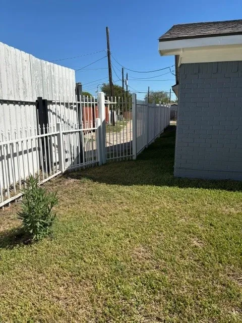 Single Family Residence For Sale in Dallas County , 9684 Dale Glade Drive, Dallas, Texas 75217, 3 Bedroom, 2 Bathroom, 2 Garage spaces, 1,595 Sqft, built in 1972, mls#21408517, Real Estate Agent in Dallas, Homes For Sale in Dallas county, Homes For Sale in Dallas, Realtor in Dallas Texas, Real Estate Brokerage Independent Realty Texas, Luminita Cordes Realtor