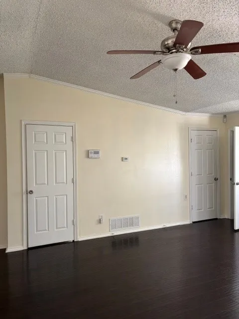 Single Family Residence For Sale in Dallas County , 9684 Dale Glade Drive, Dallas, Texas 75217, 3 Bedroom, 2 Bathroom, 2 Garage spaces, 1,595 Sqft, built in 1972, mls#21408517, Real Estate Agent in Dallas, Homes For Sale in Dallas county, Homes For Sale in Dallas, Realtor in Dallas Texas, Real Estate Brokerage Independent Realty Texas, Luminita Cordes Realtor