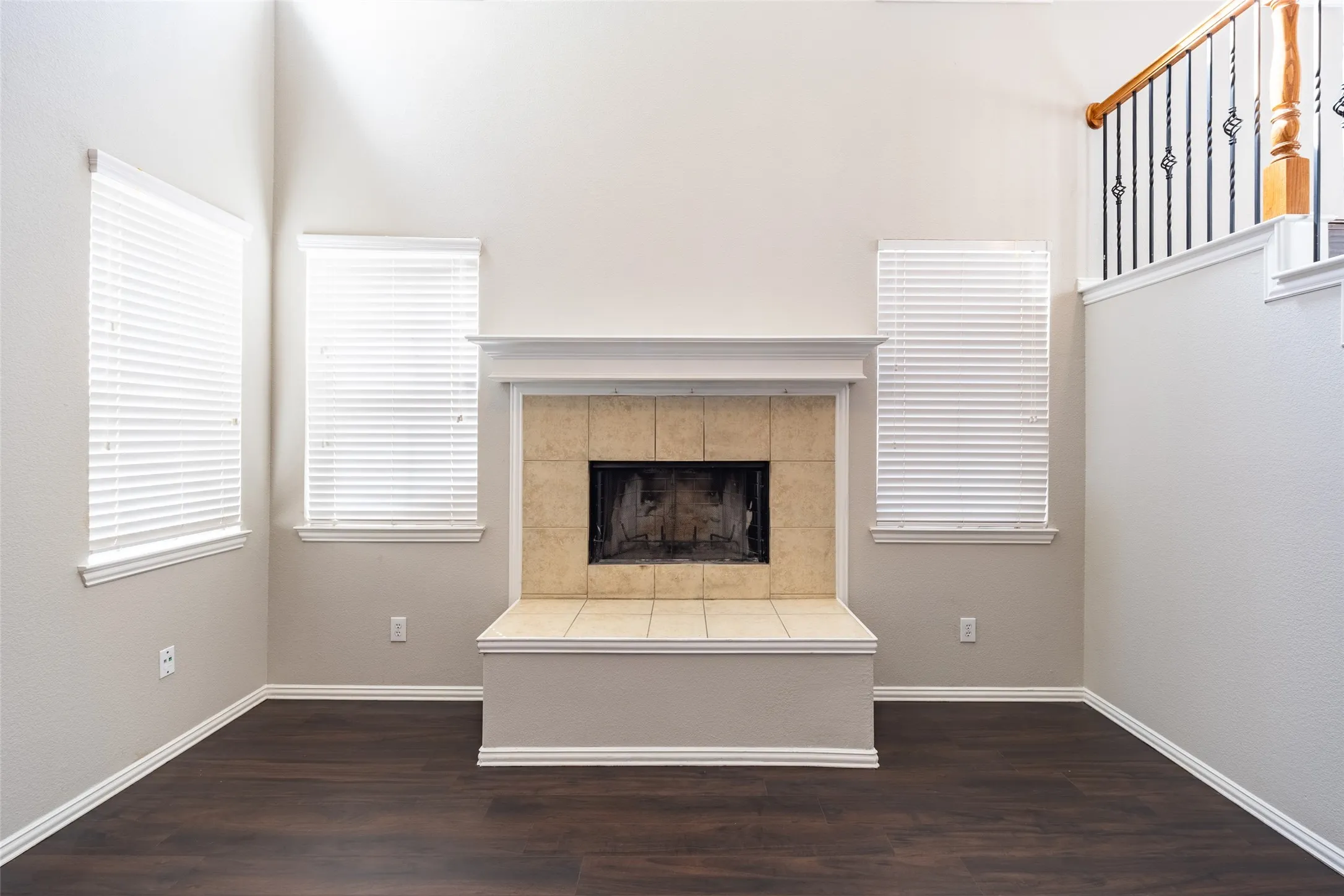 Single Family Residence For Sale in Denton County , 1815 Bridgeport Drive, Providence Village, Texas 76227, 3 Bedroom, 3 Bathroom, 2 Garage spaces, 2,407 Sqft, built in 2004, mls#21409032, Real Estate Agent in Providence Village, Homes For Sale in Denton county, Homes For Sale in Providence Village, Realtor in Providence Village Texas, Real Estate Brokerage Independent Realty Texas, Luminita Cordes Realtor