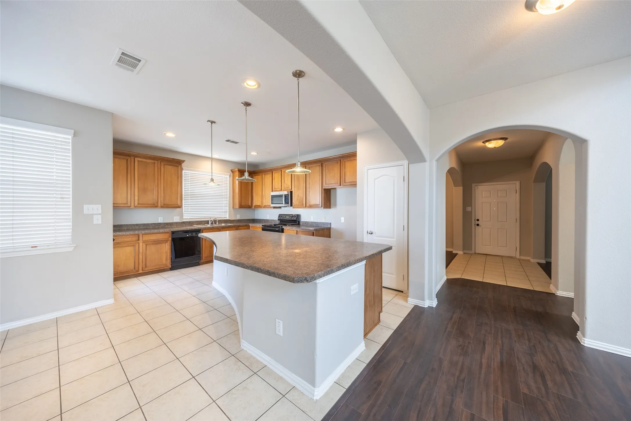 Single Family Residence For Sale in Denton County , 1815 Bridgeport Drive, Providence Village, Texas 76227, 3 Bedroom, 3 Bathroom, 2 Garage spaces, 2,407 Sqft, built in 2004, mls#21409032, Real Estate Agent in Providence Village, Homes For Sale in Denton county, Homes For Sale in Providence Village, Realtor in Providence Village Texas, Real Estate Brokerage Independent Realty Texas, Luminita Cordes Realtor