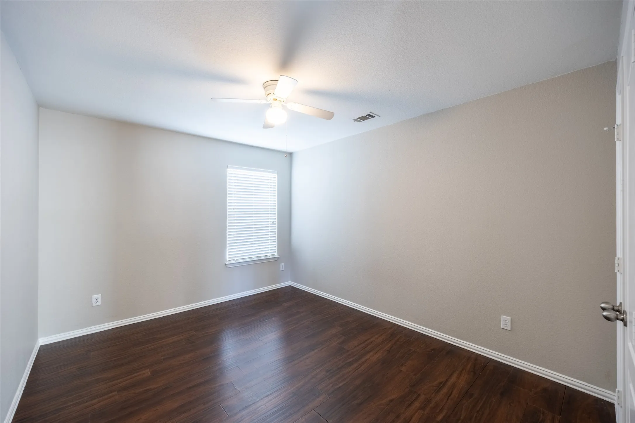 Single Family Residence For Sale in Denton County , 1815 Bridgeport Drive, Providence Village, Texas 76227, 3 Bedroom, 3 Bathroom, 2 Garage spaces, 2,407 Sqft, built in 2004, mls#21409032, Real Estate Agent in Providence Village, Homes For Sale in Denton county, Homes For Sale in Providence Village, Realtor in Providence Village Texas, Real Estate Brokerage Independent Realty Texas, Luminita Cordes Realtor