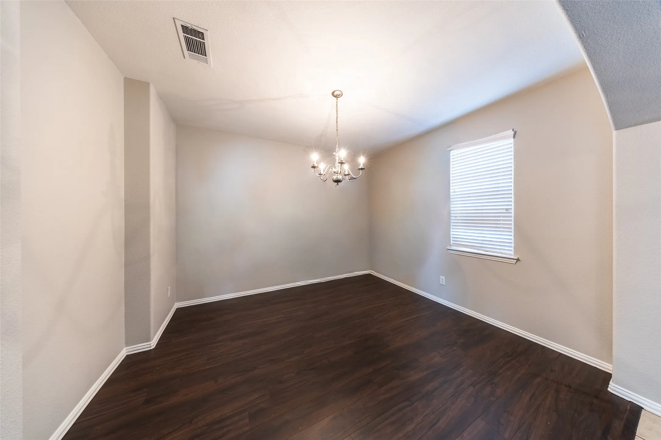 Single Family Residence For Sale in Denton County , 1815 Bridgeport Drive, Providence Village, Texas 76227, 3 Bedroom, 3 Bathroom, 2 Garage spaces, 2,407 Sqft, built in 2004, mls#21409032, Real Estate Agent in Providence Village, Homes For Sale in Denton county, Homes For Sale in Providence Village, Realtor in Providence Village Texas, Real Estate Brokerage Independent Realty Texas, Luminita Cordes Realtor