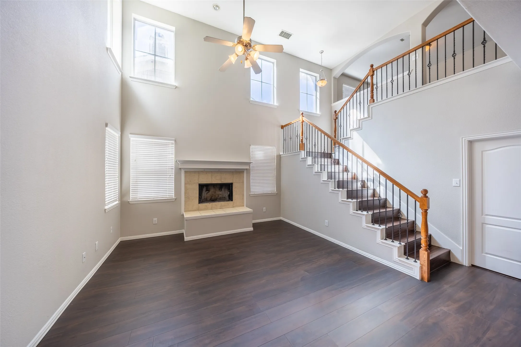 Single Family Residence For Sale in Denton County , 1815 Bridgeport Drive, Providence Village, Texas 76227, 3 Bedroom, 3 Bathroom, 2 Garage spaces, 2,407 Sqft, built in 2004, mls#21409032, Real Estate Agent in Providence Village, Homes For Sale in Denton county, Homes For Sale in Providence Village, Realtor in Providence Village Texas, Real Estate Brokerage Independent Realty Texas, Luminita Cordes Realtor