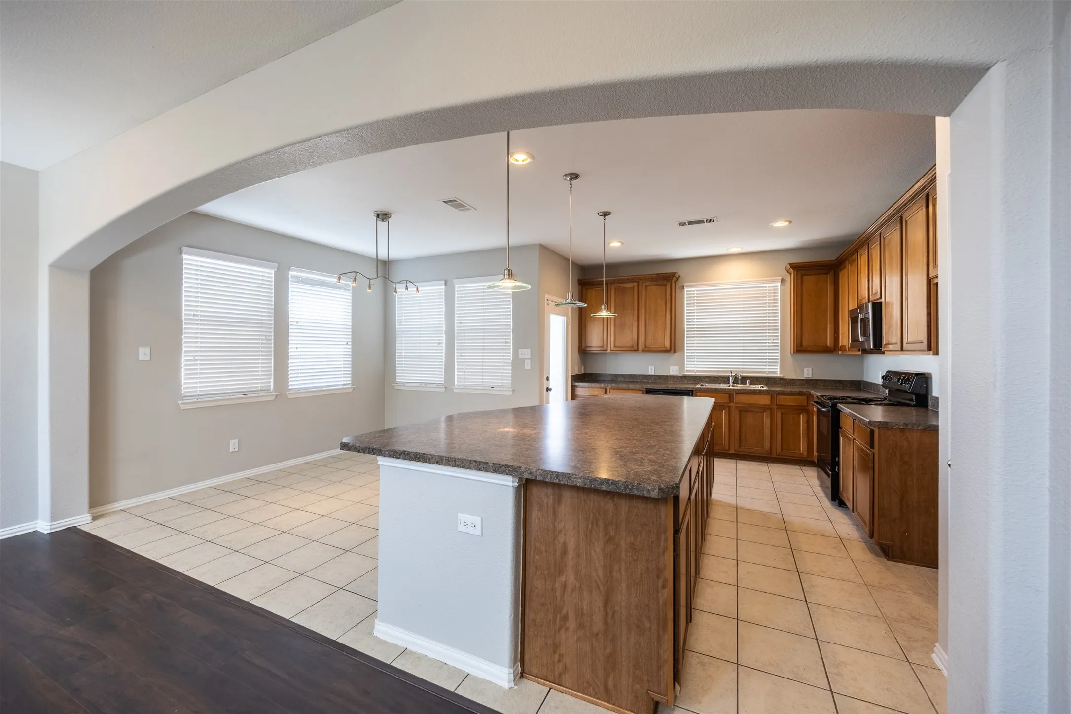 Single Family Residence For Sale in Denton County , 1815 Bridgeport Drive, Providence Village, Texas 76227, 3 Bedroom, 3 Bathroom, 2 Garage spaces, 2,407 Sqft, built in 2004, mls#21409032, Real Estate Agent in Providence Village, Homes For Sale in Denton county, Homes For Sale in Providence Village, Realtor in Providence Village Texas, Real Estate Brokerage Independent Realty Texas, Luminita Cordes Realtor