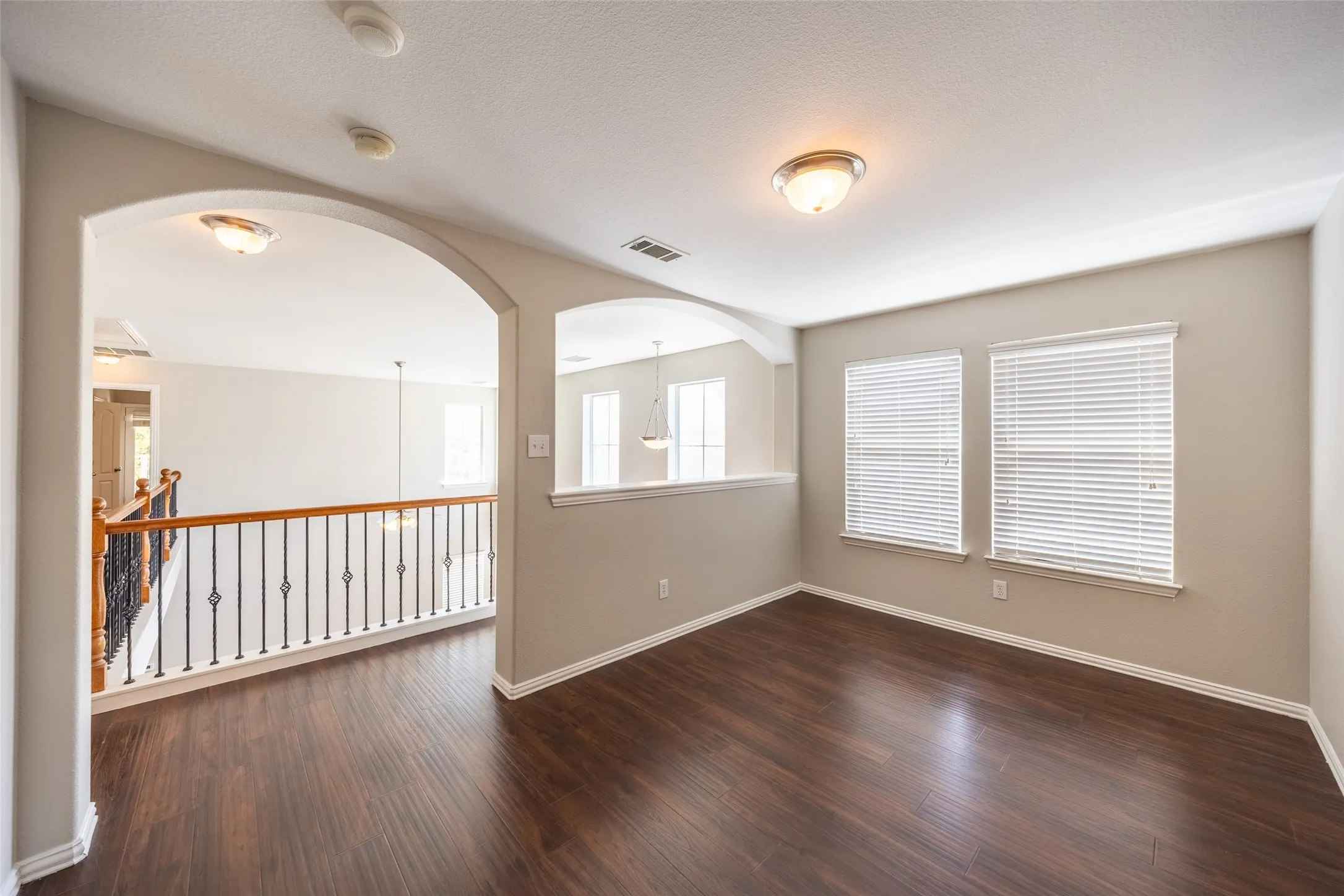 Single Family Residence For Sale in Denton County , 1815 Bridgeport Drive, Providence Village, Texas 76227, 3 Bedroom, 3 Bathroom, 2 Garage spaces, 2,407 Sqft, built in 2004, mls#21409032, Real Estate Agent in Providence Village, Homes For Sale in Denton county, Homes For Sale in Providence Village, Realtor in Providence Village Texas, Real Estate Brokerage Independent Realty Texas, Luminita Cordes Realtor