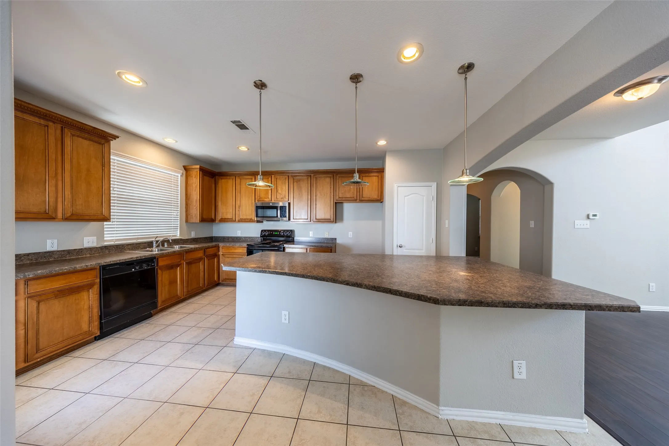 Single Family Residence For Sale in Denton County , 1815 Bridgeport Drive, Providence Village, Texas 76227, 3 Bedroom, 3 Bathroom, 2 Garage spaces, 2,407 Sqft, built in 2004, mls#21409032, Real Estate Agent in Providence Village, Homes For Sale in Denton county, Homes For Sale in Providence Village, Realtor in Providence Village Texas, Real Estate Brokerage Independent Realty Texas, Luminita Cordes Realtor