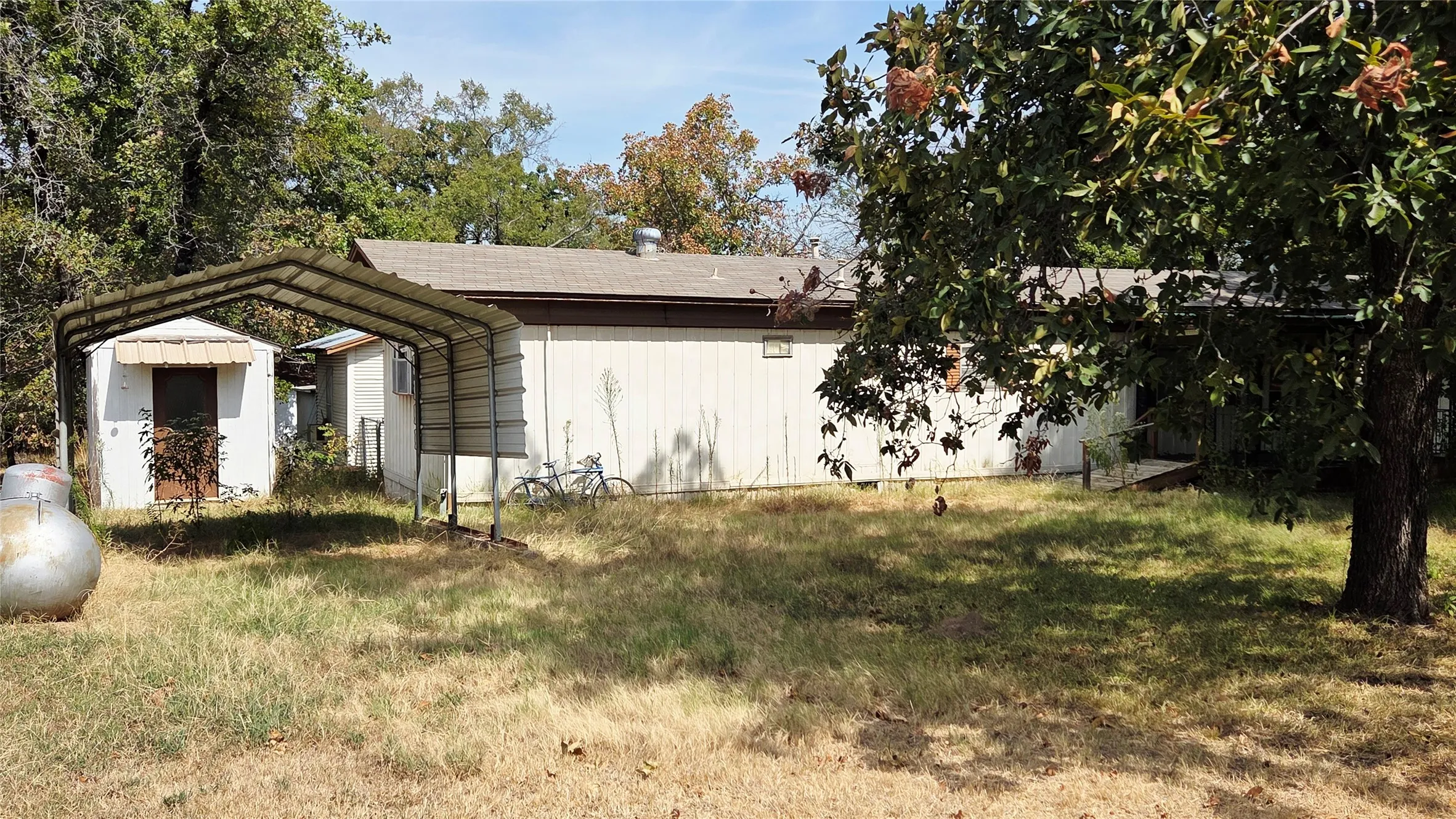 Mobile Home For Sale in Grayson County , 162 Plum Lane, Gordonville, Texas 76245, 2 Bedroom, 2 Bathroom, 1 Garage spaces, 980 Sqft, built in 1972, mls#21407795, Real Estate Agent in Gordonville, Homes For Sale in Grayson county, Homes For Sale in Gordonville, Realtor in Gordonville Texas, Real Estate Brokerage Independent Realty Texas, Luminita Cordes Realtor