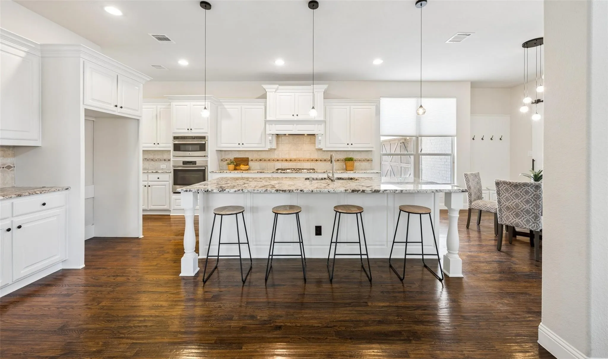 Single Family Residence For Sale in Denton County , 4664 Maverick Way, Carrollton, Texas 75010, 5 Bedroom, 6 Bathroom, 3 Garage spaces, 4,947 Sqft, built in 2014, mls#21387459, Real Estate Agent in Carrollton, Homes For Sale in Denton county, Homes For Sale in Carrollton, Realtor in Carrollton Texas, Real Estate Brokerage Independent Realty Texas, Luminita Cordes Realtor