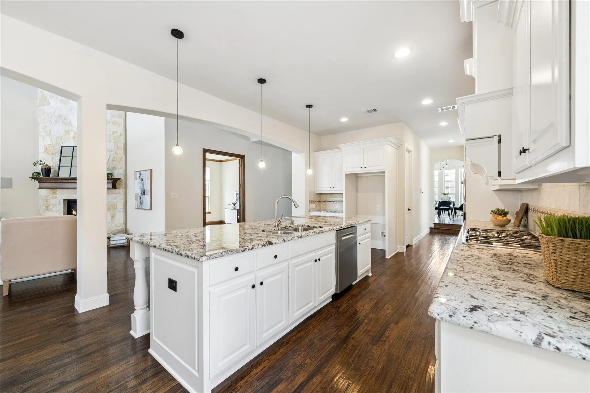 Single Family Residence For Sale in Denton County , 4664 Maverick Way, Carrollton, Texas 75010, 5 Bedroom, 6 Bathroom, 3 Garage spaces, 4,947 Sqft, built in 2014, mls#21387459, Real Estate Agent in Carrollton, Homes For Sale in Denton county, Homes For Sale in Carrollton, Realtor in Carrollton Texas, Real Estate Brokerage Independent Realty Texas, Luminita Cordes Realtor