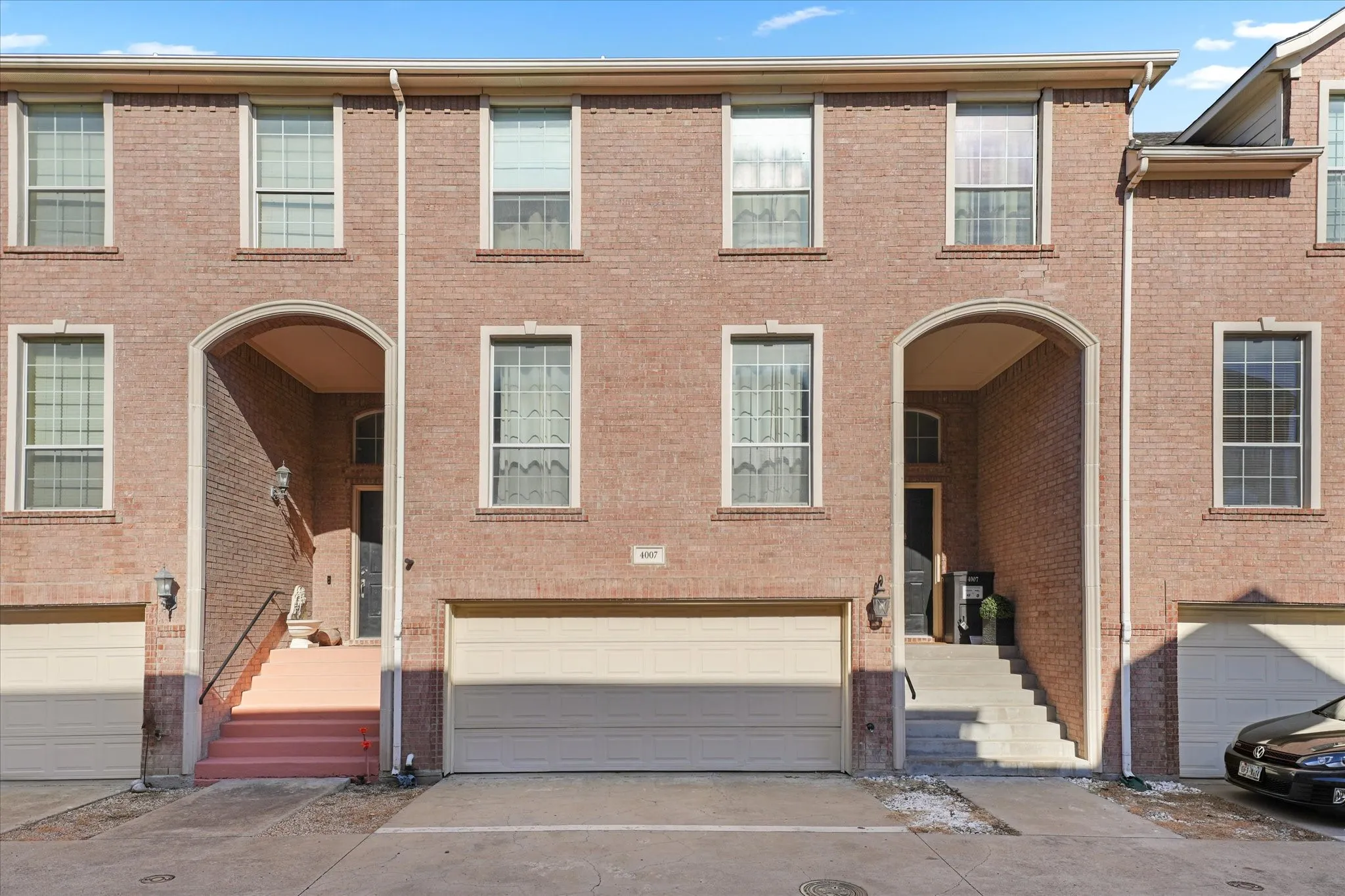 Townhouse For Rent in Dallas County , 4007 Brownstone Court, Dallas, Texas 75204, 3 Bedroom, 4 Bathroom, 2 Garage spaces, 2,413 Sqft, built in 2007, mls#21405675, Real Estate Agent in Dallas, Homes For Rent in Dallas county, Homes For Rent in Dallas, Realtor in Dallas Texas, Real Estate Brokerage Independent Realty Texas, Luminita Cordes Realtor