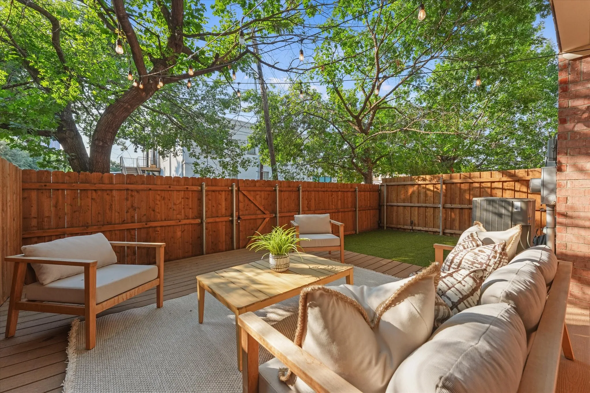 Townhouse For Rent in Dallas County , 4007 Brownstone Court, Dallas, Texas 75204, 3 Bedroom, 4 Bathroom, 2 Garage spaces, 2,413 Sqft, built in 2007, mls#21405675, Real Estate Agent in Dallas, Homes For Rent in Dallas county, Homes For Rent in Dallas, Realtor in Dallas Texas, Real Estate Brokerage Independent Realty Texas, Luminita Cordes Realtor
